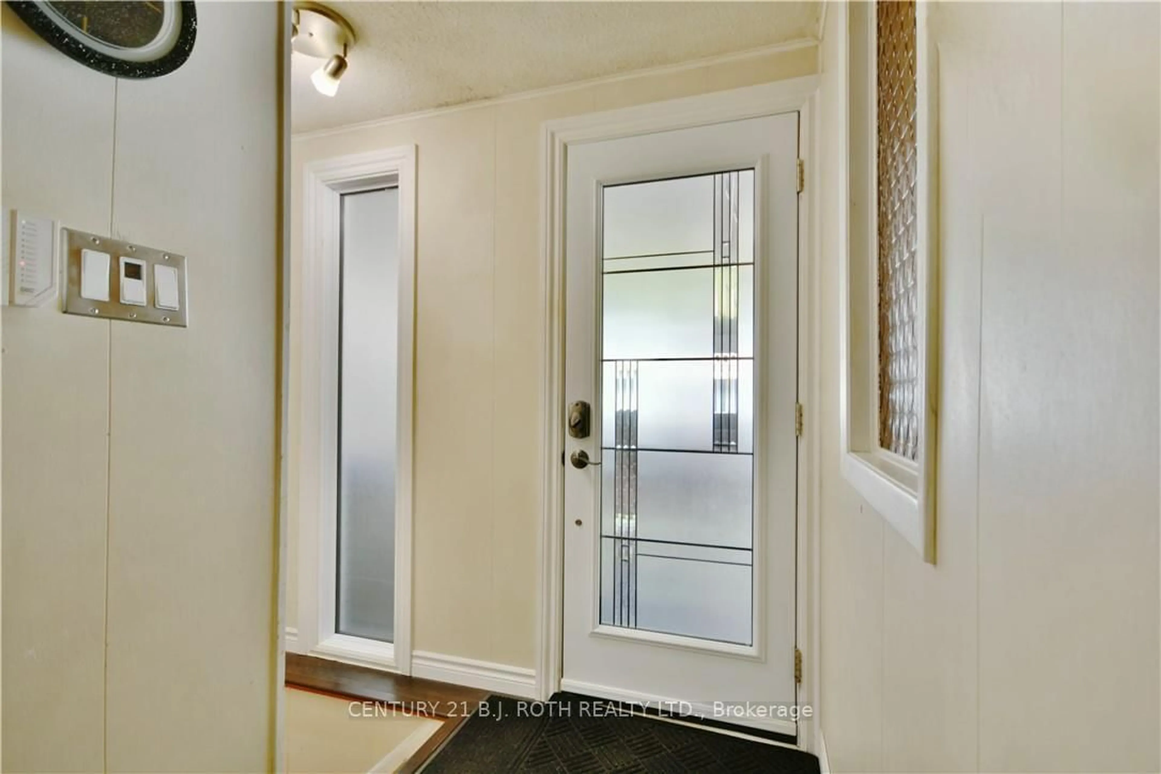 Indoor entryway for 624 BAYVIEW Dr, Midland Ontario L4R 2P5