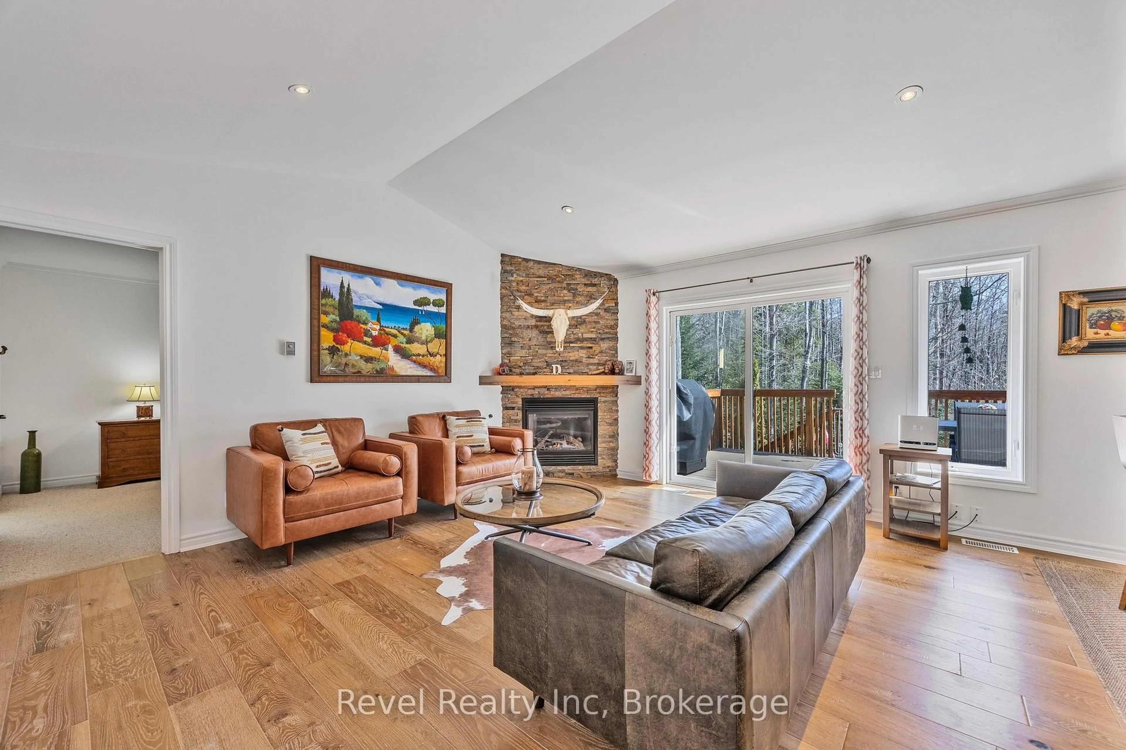 Living room with furniture, unknown for 89 TROUT Lane, Tiny Ontario L9M 0J1