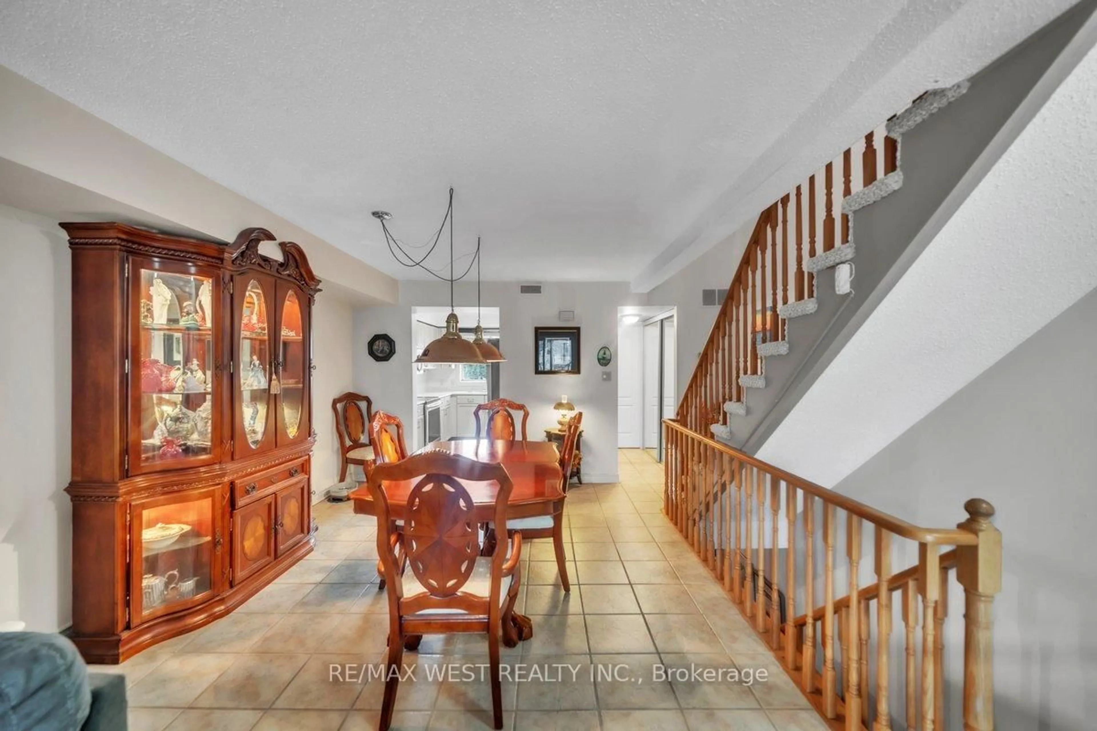 Dining room, ceramic/tile floor for 24 Laguna Pkwy #9, Ramara Ontario L0K 1B0