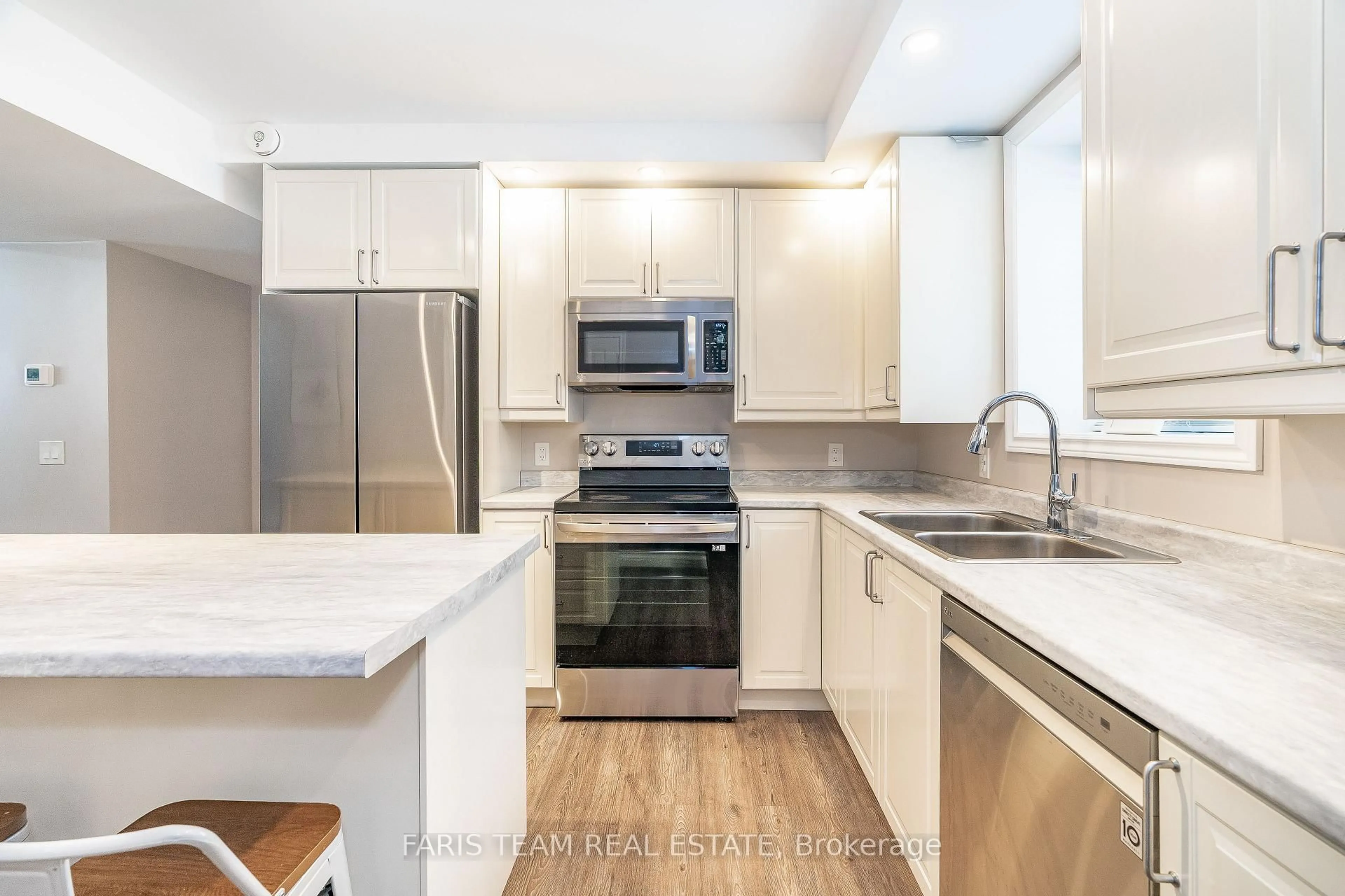 Unknown for 2082 Centre Ave, Severn Ontario L3V 6H3