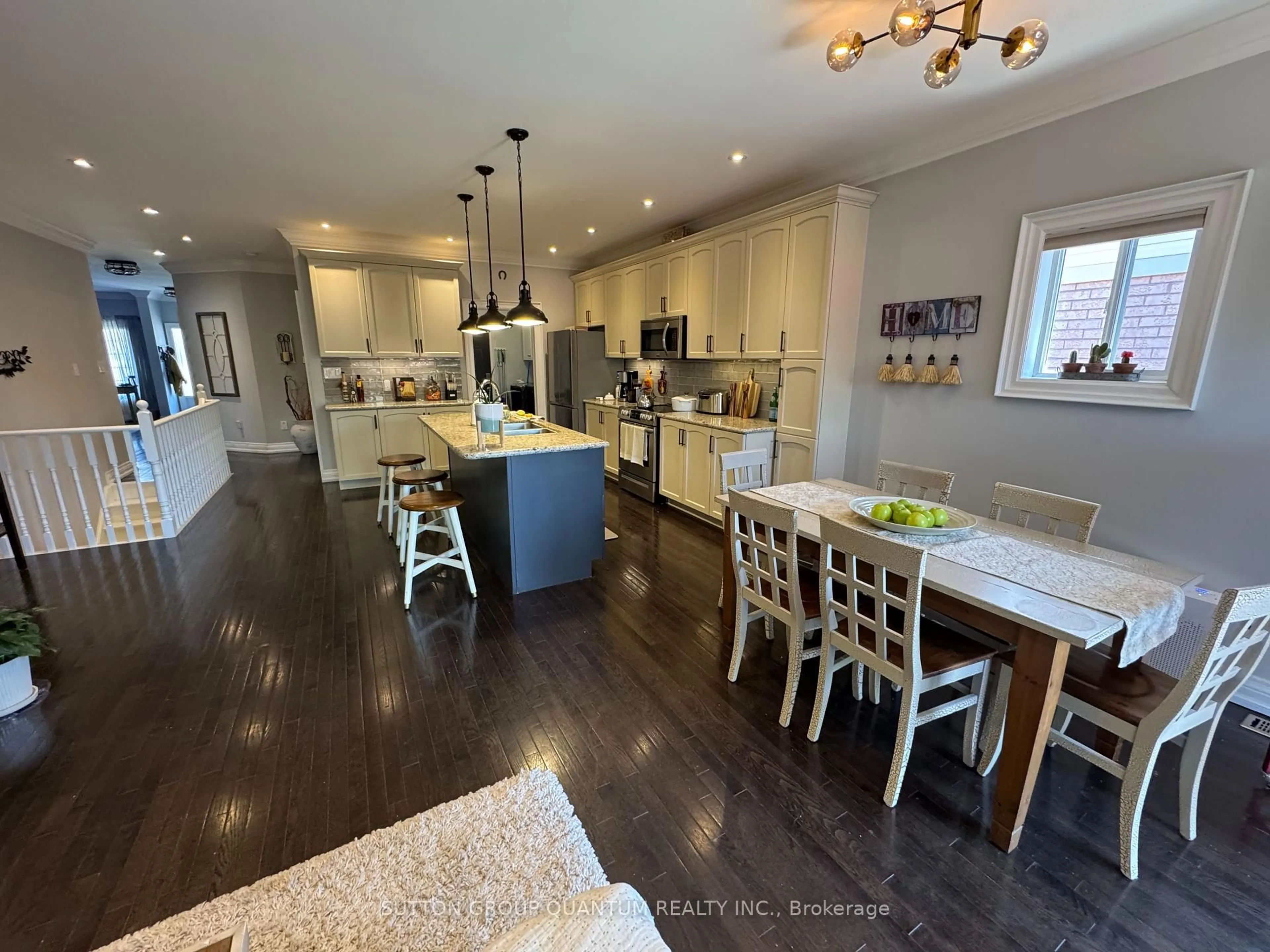 Open concept kitchen, unknown for 71 Versailles Cres, Barrie Ontario L4M 0B8