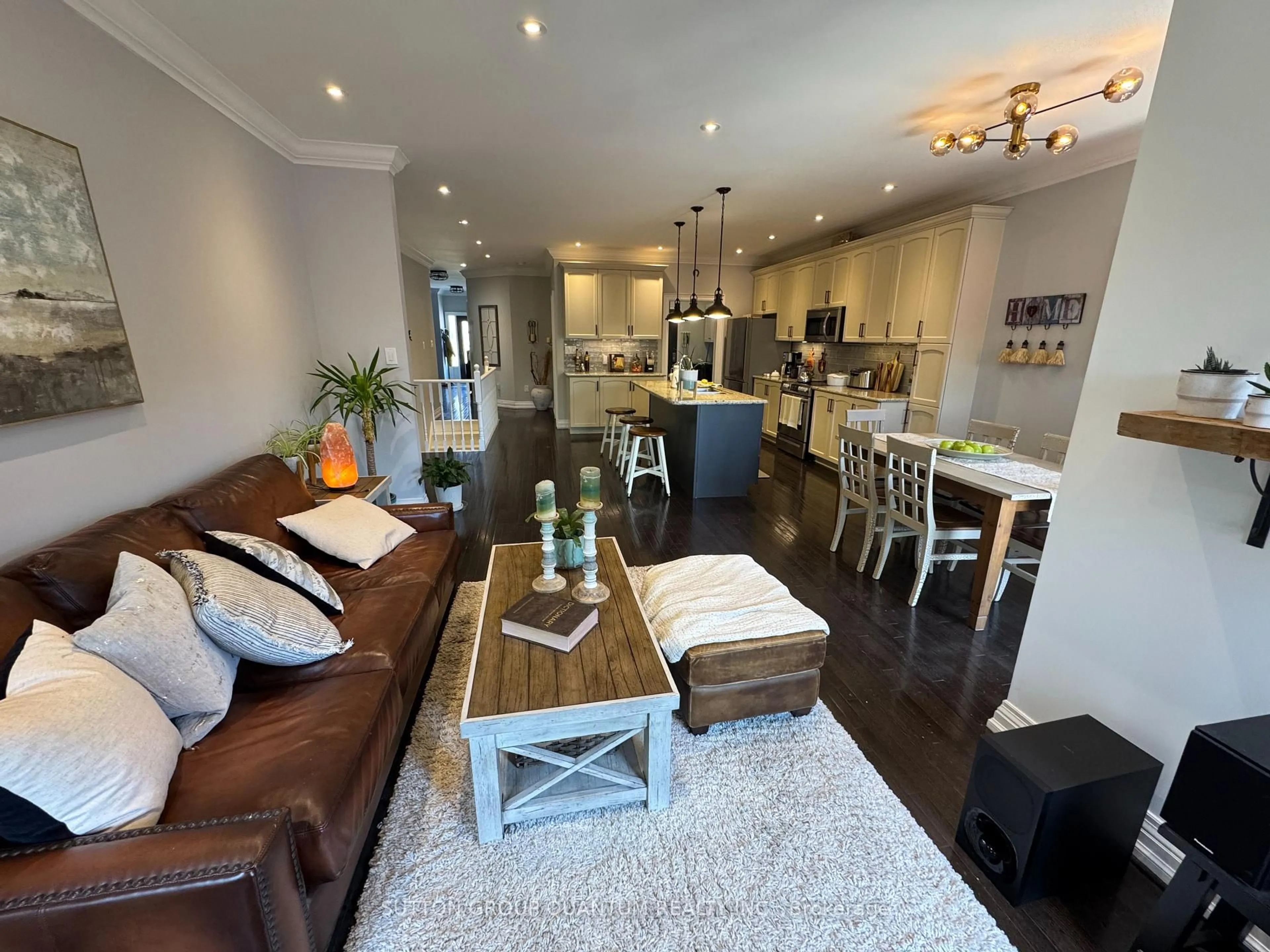 Open concept kitchen, wood/laminate floor for 71 Versailles Cres, Barrie Ontario L4M 0B8