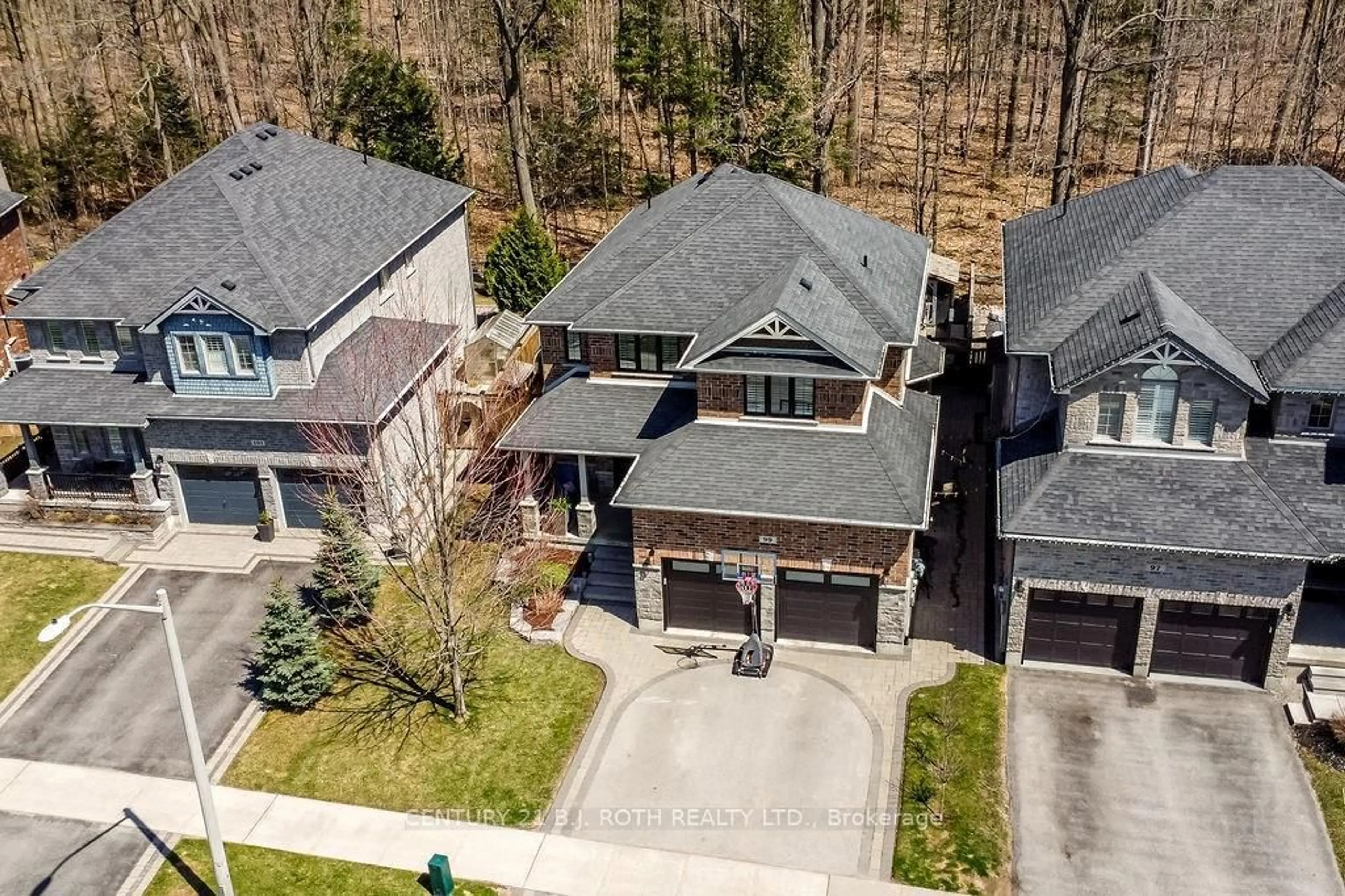 A pic from outside/outdoor area/front of a property/back of a property/a pic from drone, street for 99 JEWEL HOUSE Lane, Barrie Ontario L4N 5X1
