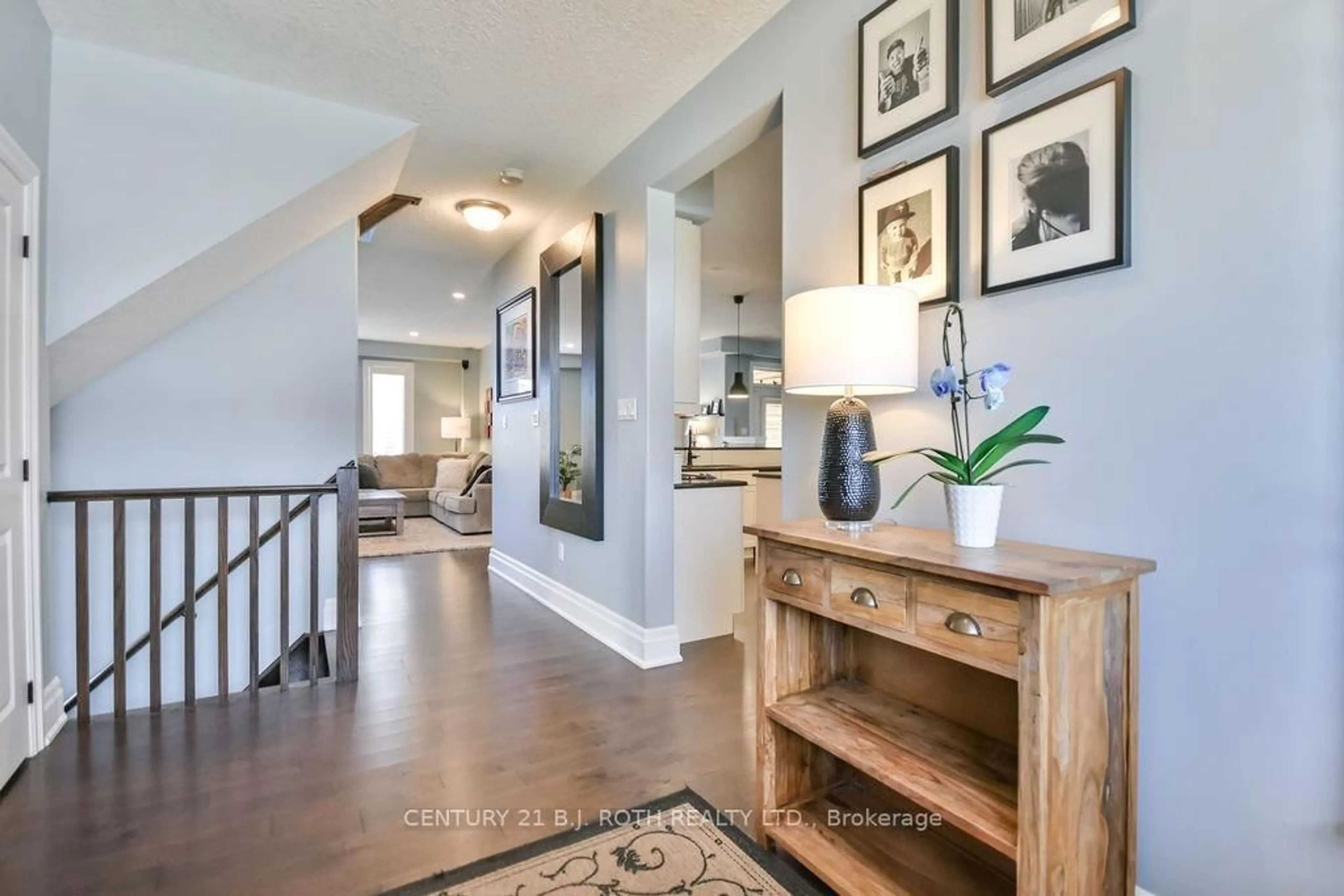 Indoor entryway for 99 JEWEL HOUSE Lane, Barrie Ontario L4N 5X1