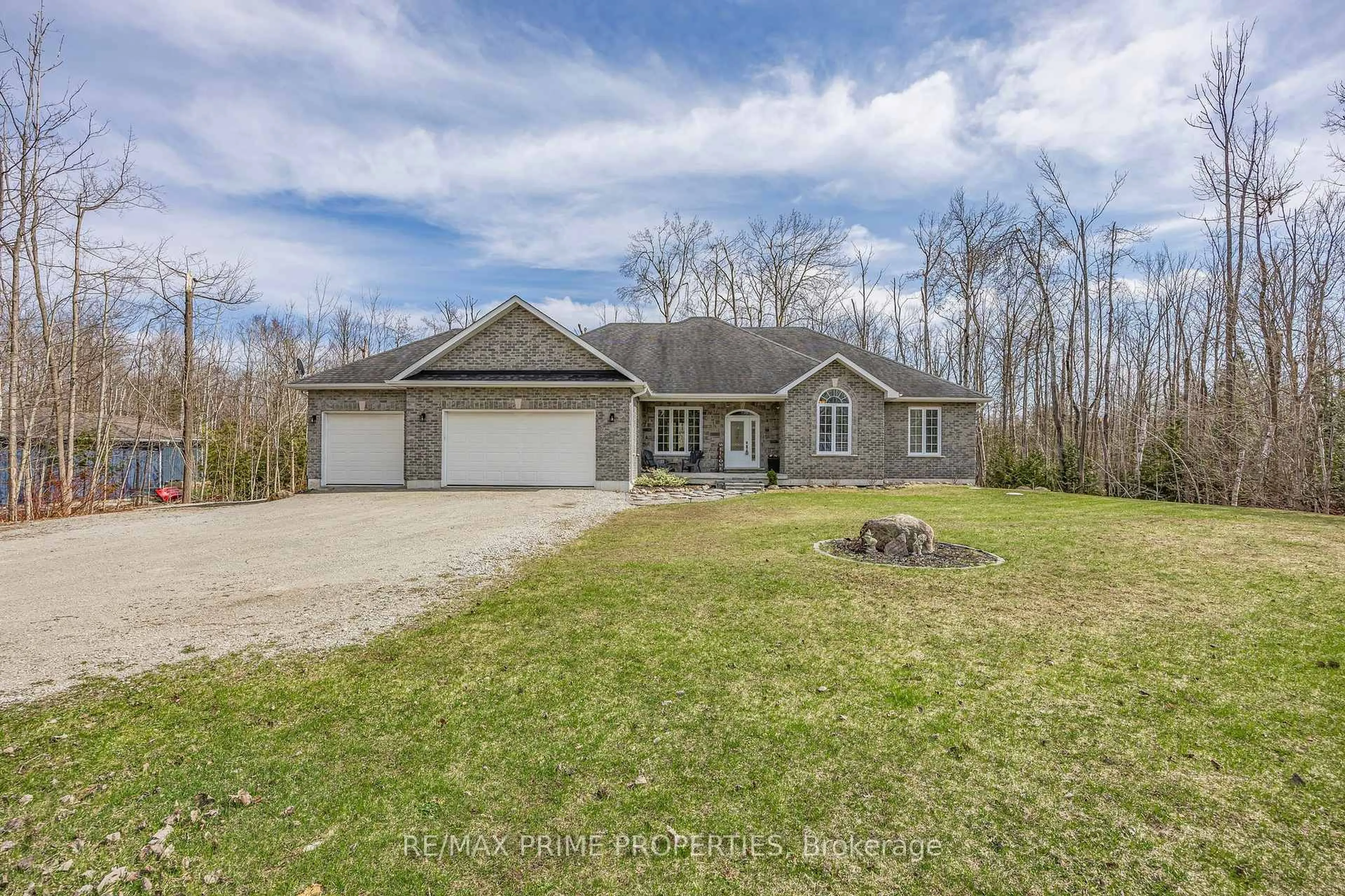 A pic from outside/outdoor area/front of a property/back of a property/a pic from drone, unknown for 33 Springhome Rd, Oro-Medonte Ontario L0L 1T0