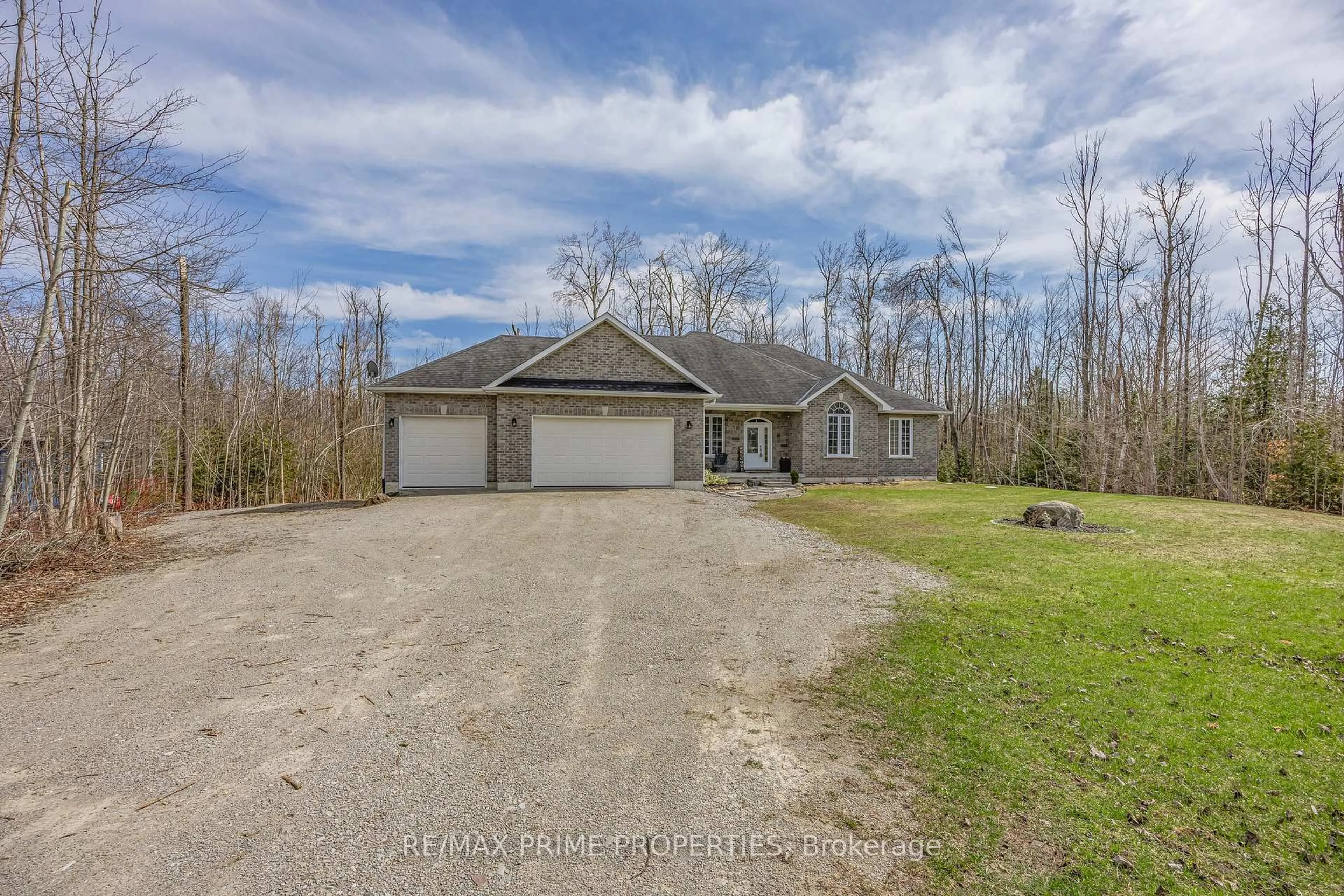 A pic from outside/outdoor area/front of a property/back of a property/a pic from drone, unknown for 33 Springhome Rd, Oro-Medonte Ontario L0L 1T0