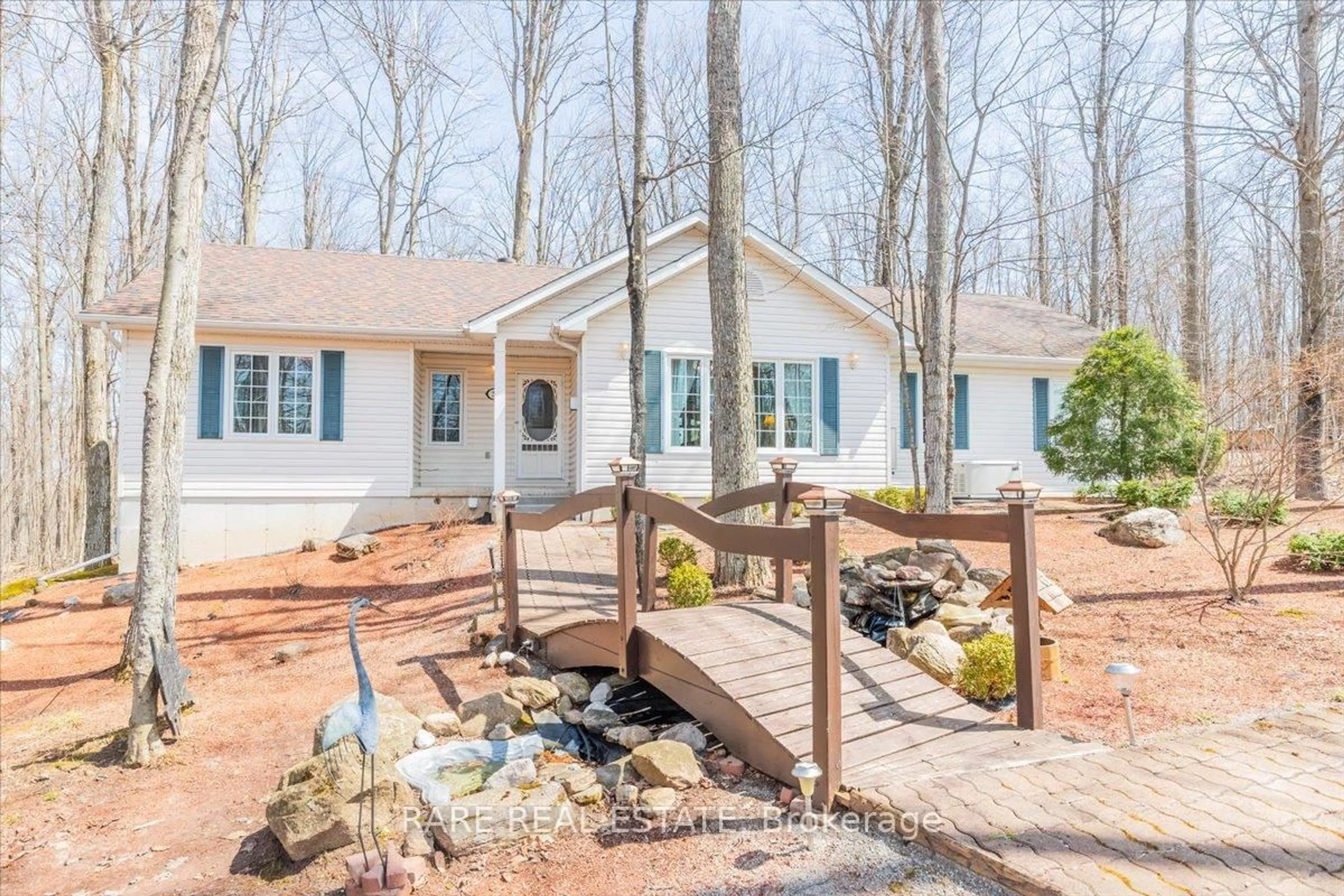 Home with vinyl exterior material, unknown for 37 Boyd Cres, Oro-Medonte Ontario L0K 1N0