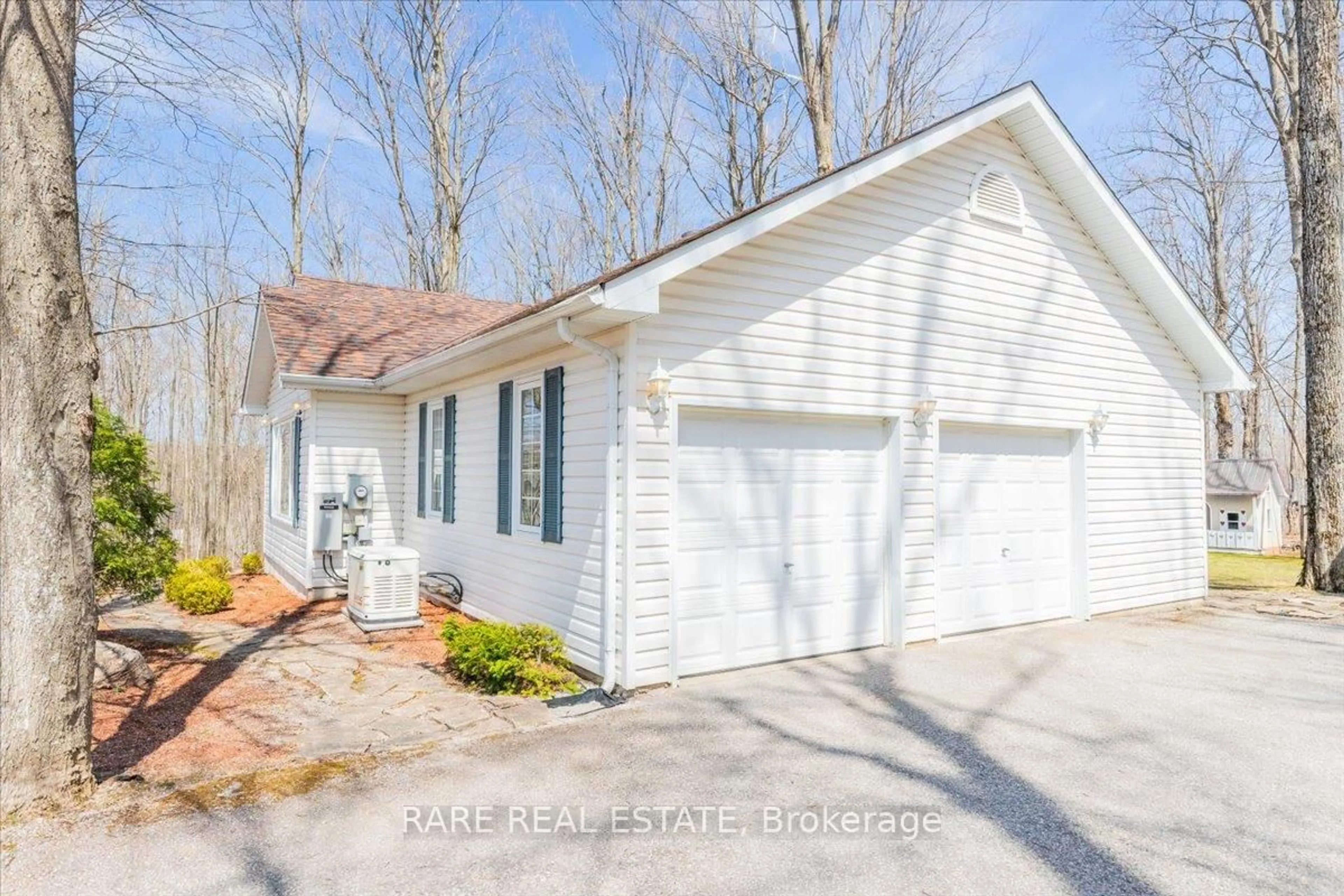 Home with vinyl exterior material, street for 37 Boyd Cres, Oro-Medonte Ontario L0K 1N0