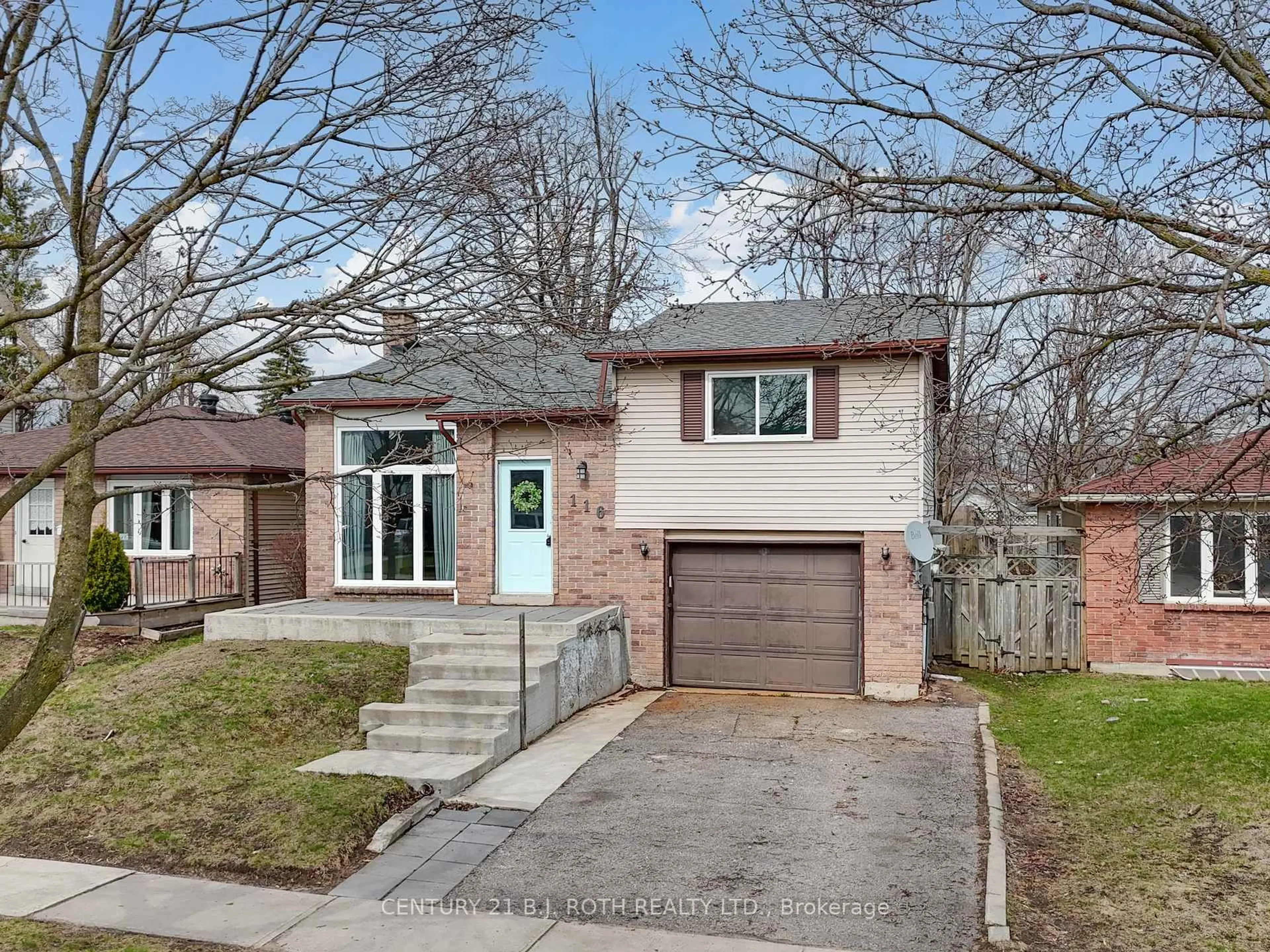 Home with brick exterior material, street for 116 Shakespeare Cres, Barrie Ontario L4N 6B6