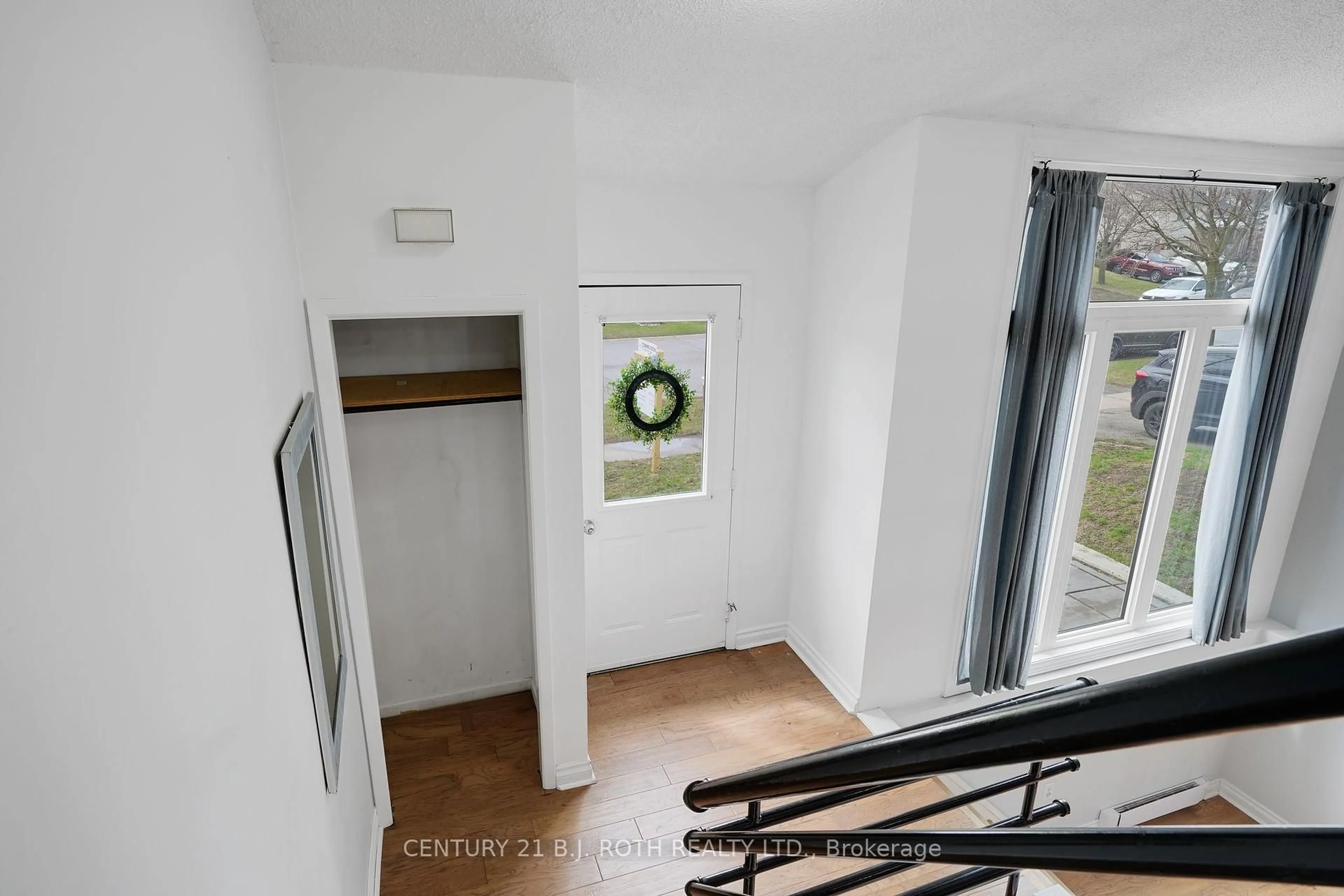 Unknown for 116 Shakespeare Cres, Barrie Ontario L4N 6B6