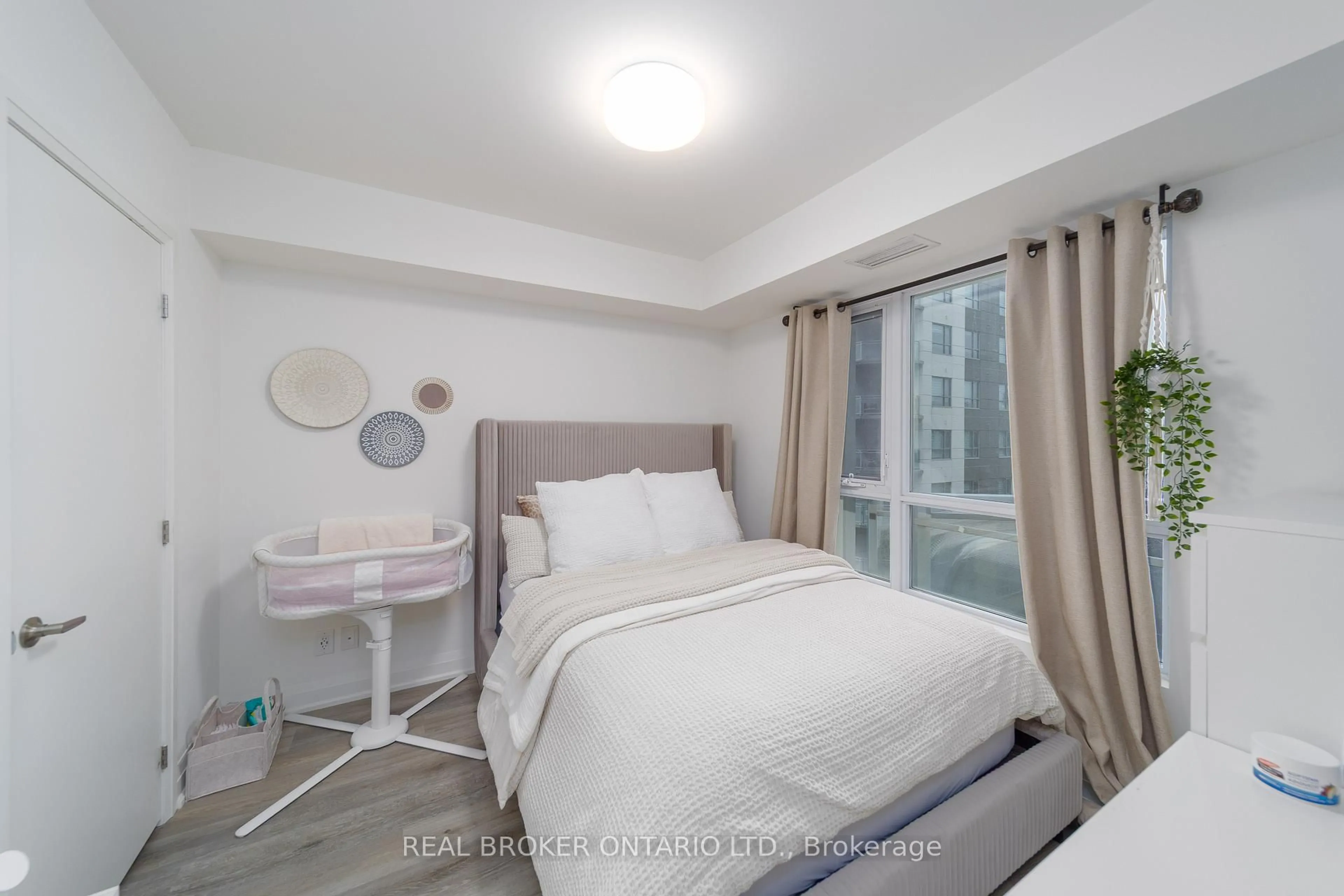 Bedroom with bed, unknown for 58 Lakeside Terr #619, Barrie Ontario L4M 0L5