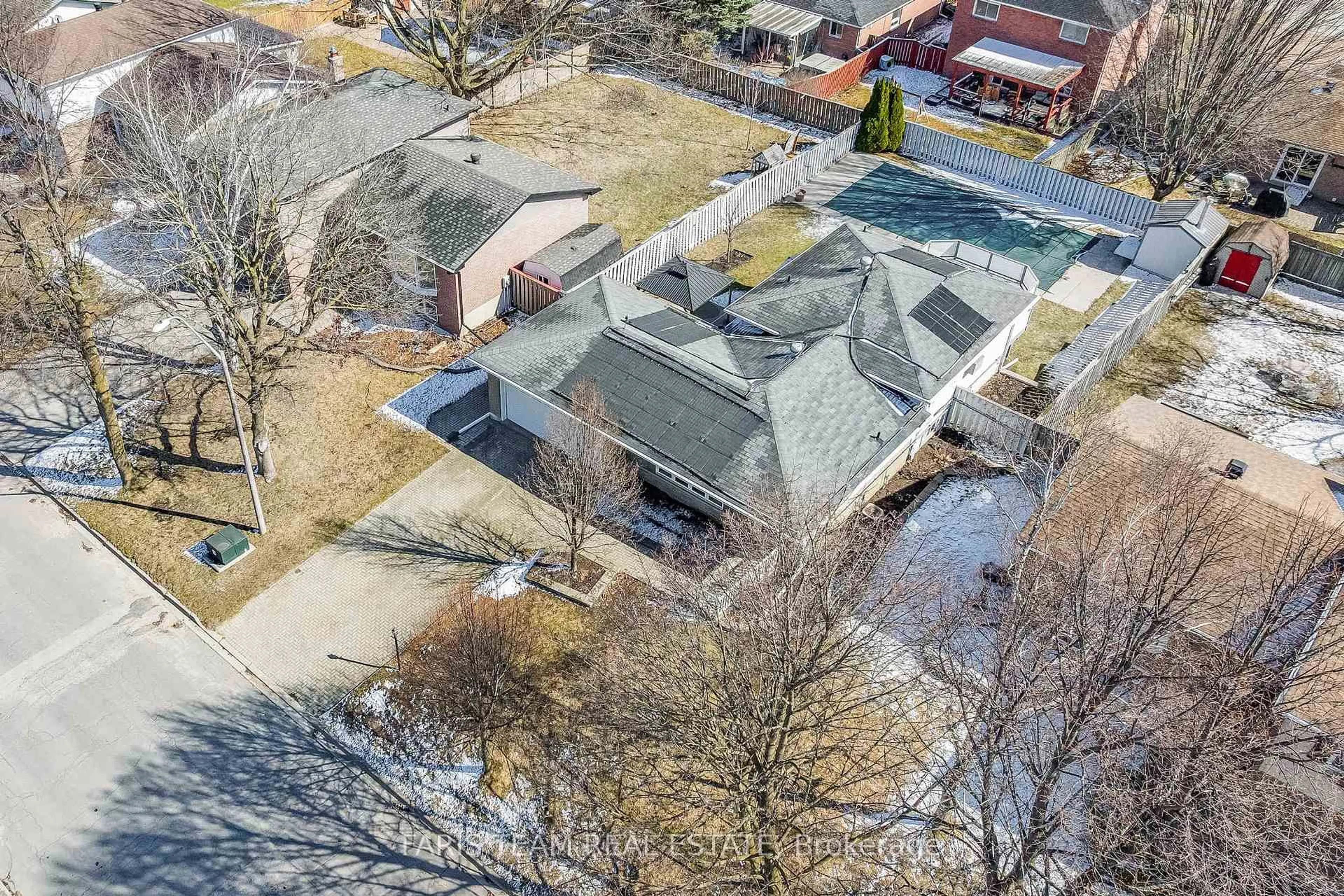 A pic from outside/outdoor area/front of a property/back of a property/a pic from drone, street for 47 Briar Rd, Barrie Ontario L4N 3M5
