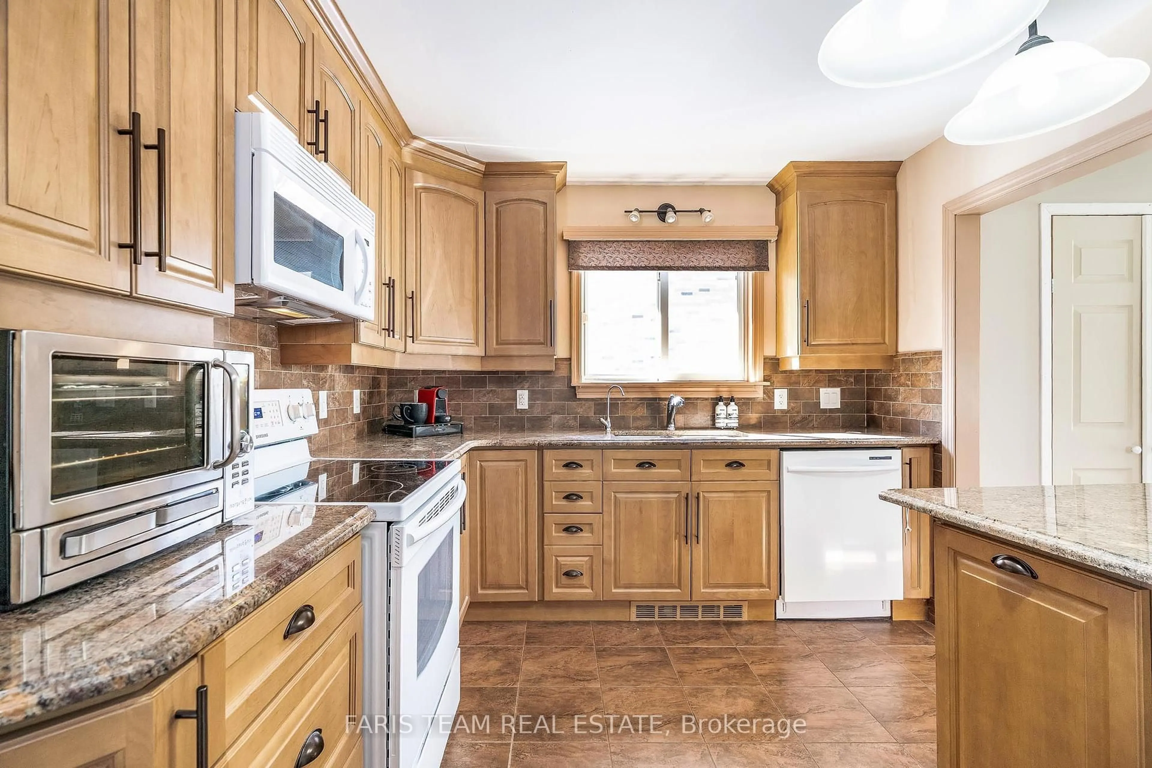 Standard kitchen, ceramic/tile floor for 47 Briar Rd, Barrie Ontario L4N 3M5