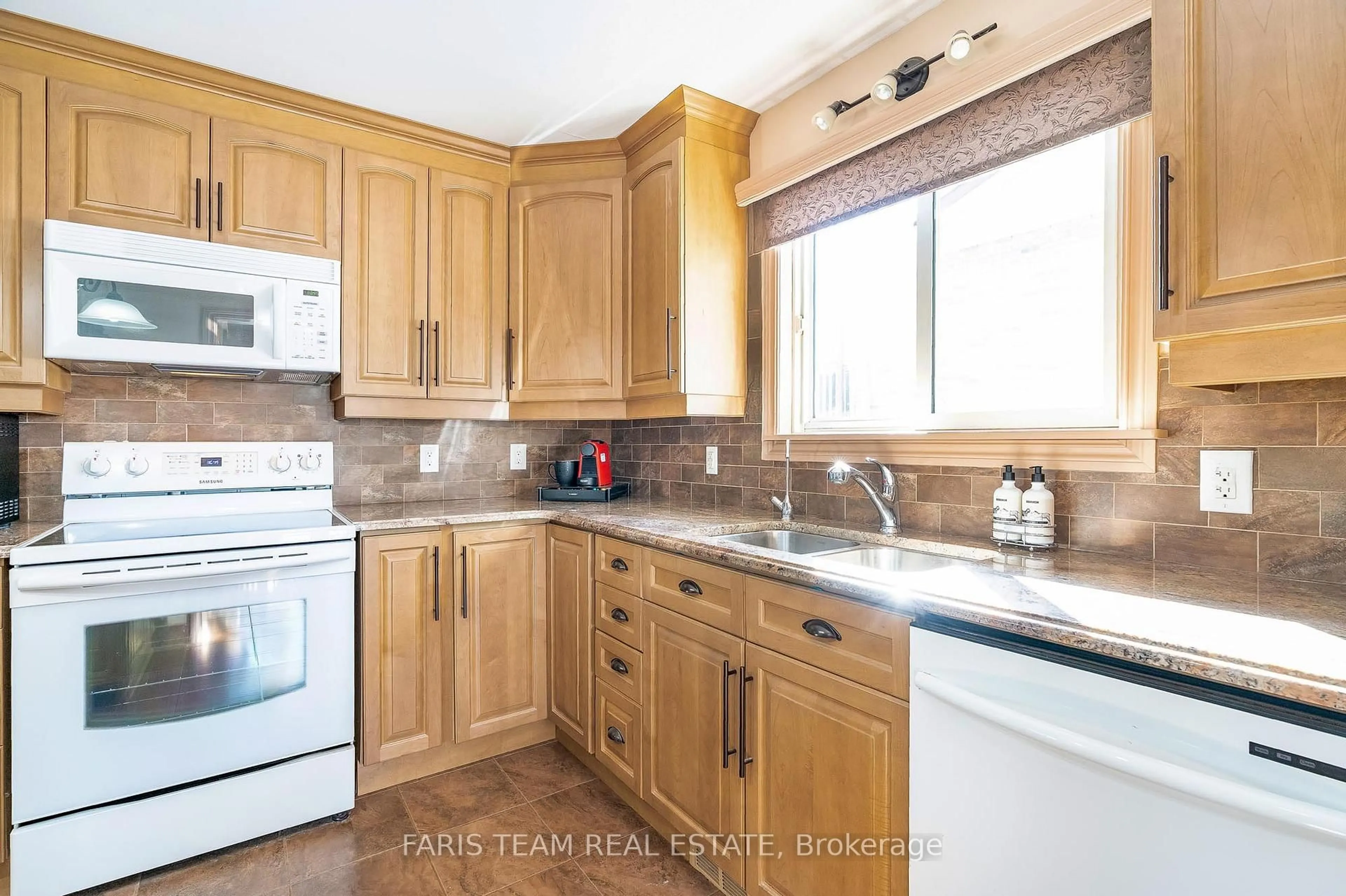 Standard kitchen, unknown for 47 Briar Rd, Barrie Ontario L4N 3M5