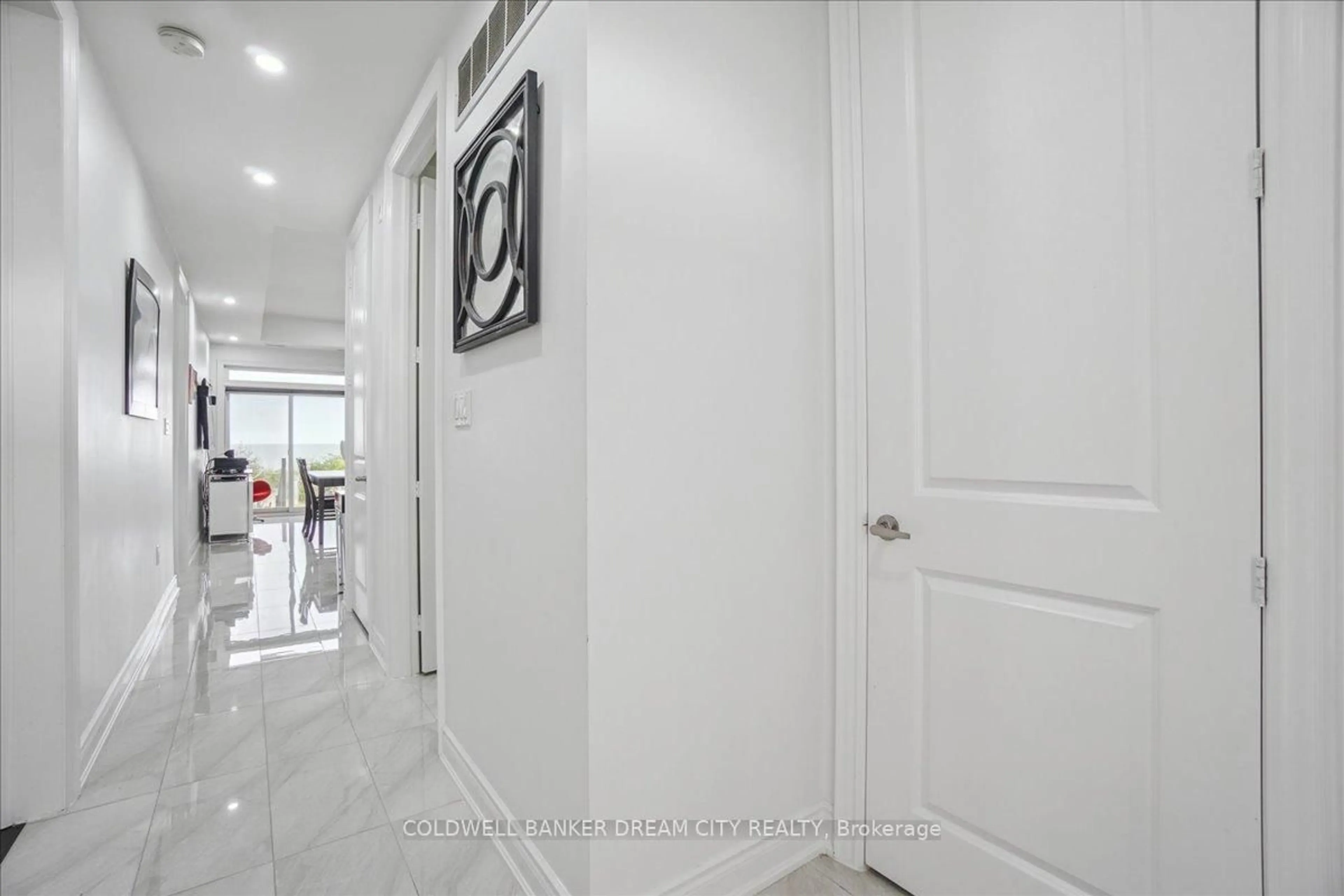 Indoor entryway for 764 River Rd #111, Wasaga Beach Ontario L9Z 2M7