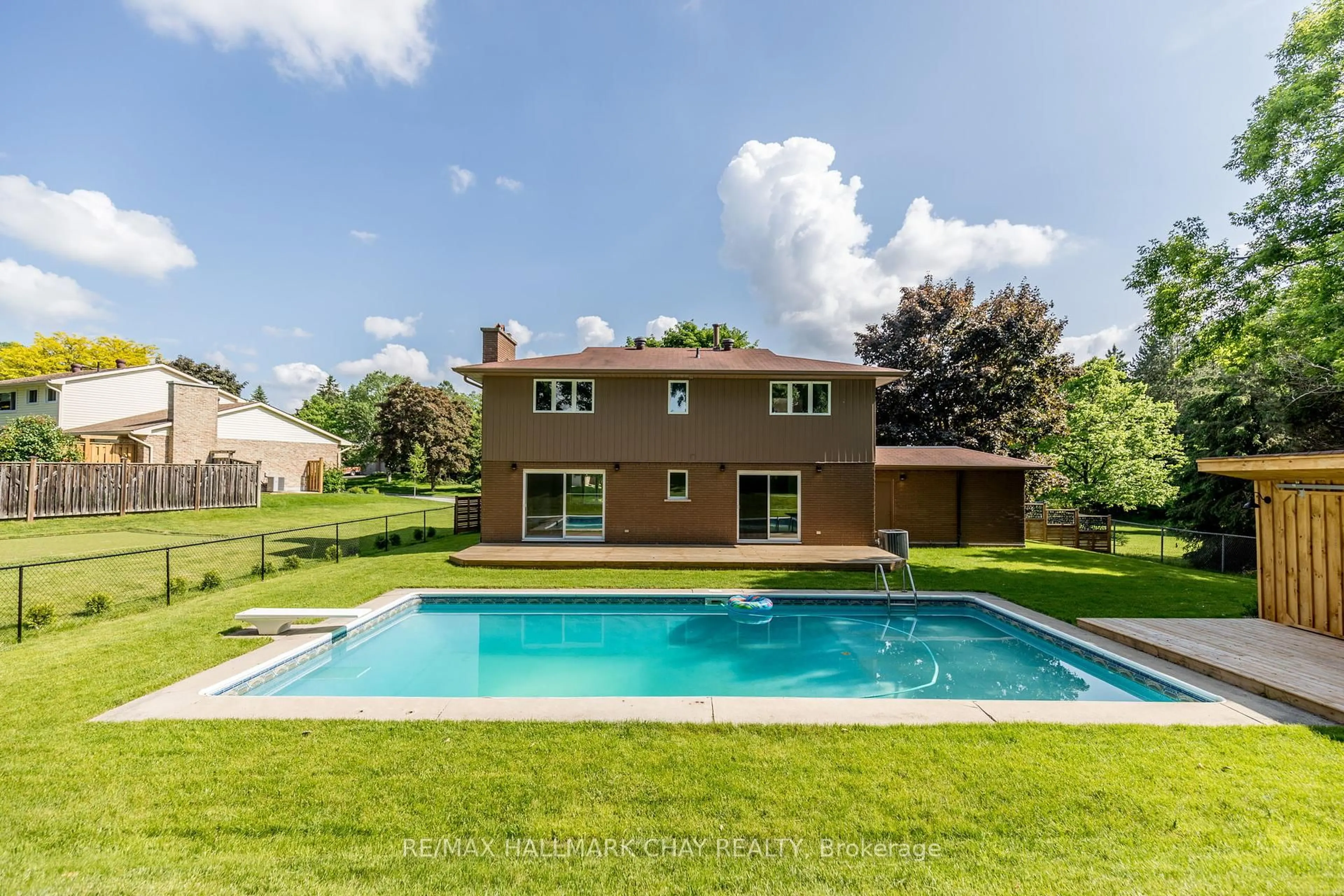 Pool for 16 Garrett Cres, Barrie Ontario L4M 4R8