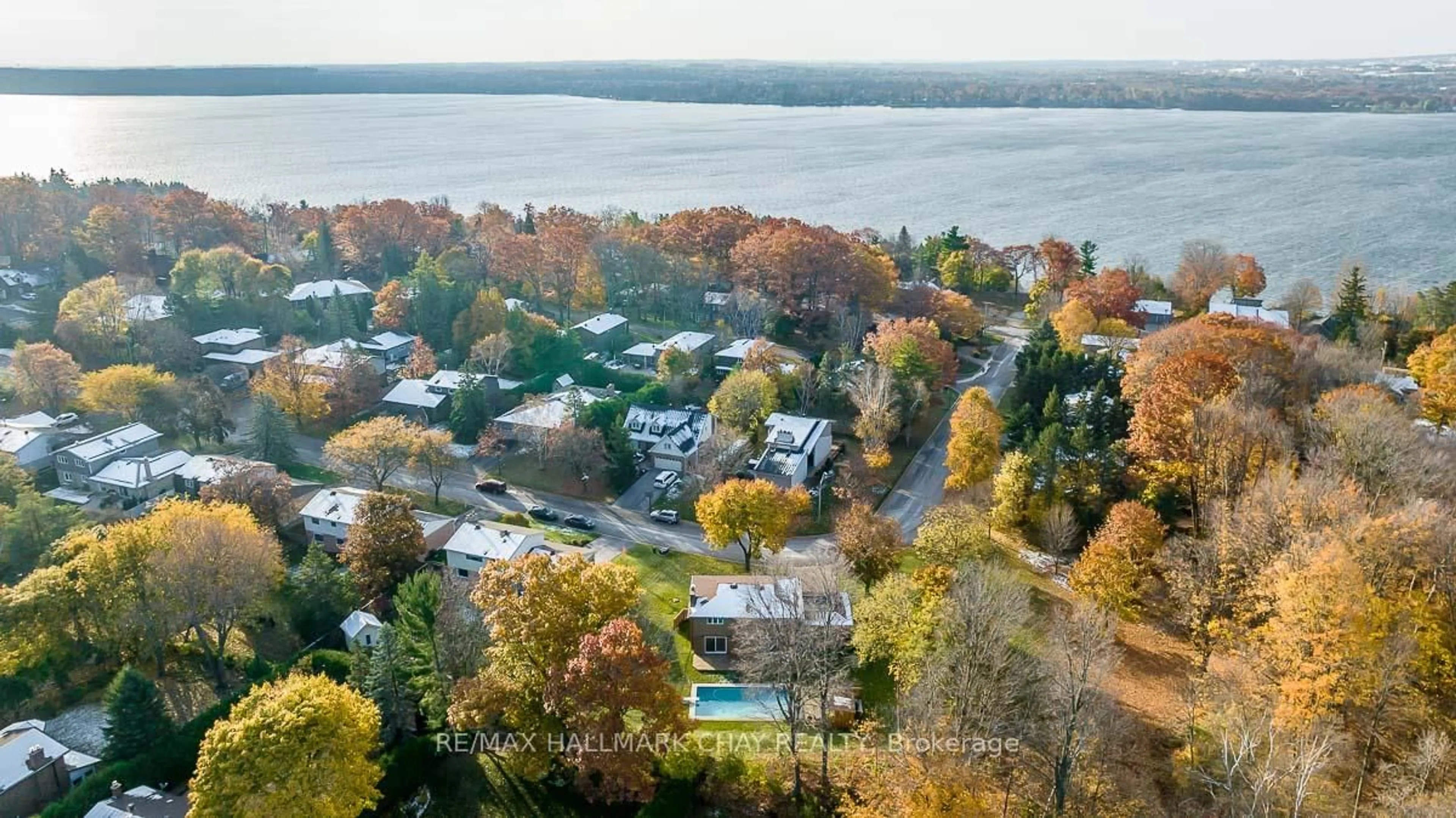 A pic from outside/outdoor area/front of a property/back of a property/a pic from drone, water/lake/river/ocean view for 16 Garrett Cres, Barrie Ontario L4M 4R8