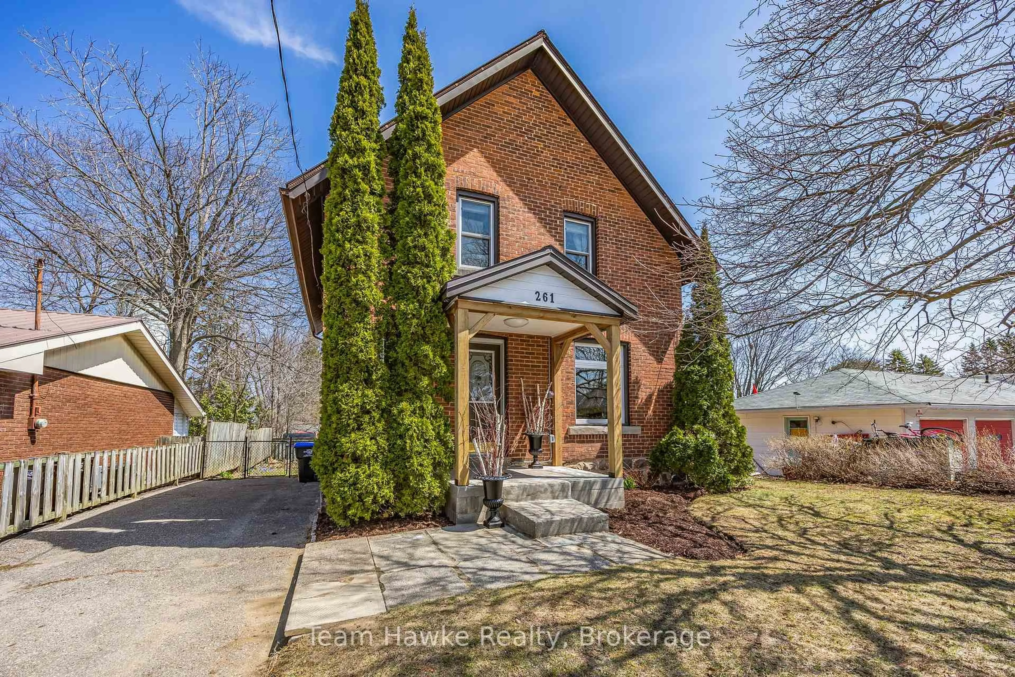 Home with brick exterior material, street for 261 Eighth St, Midland Ontario L4R 4B4