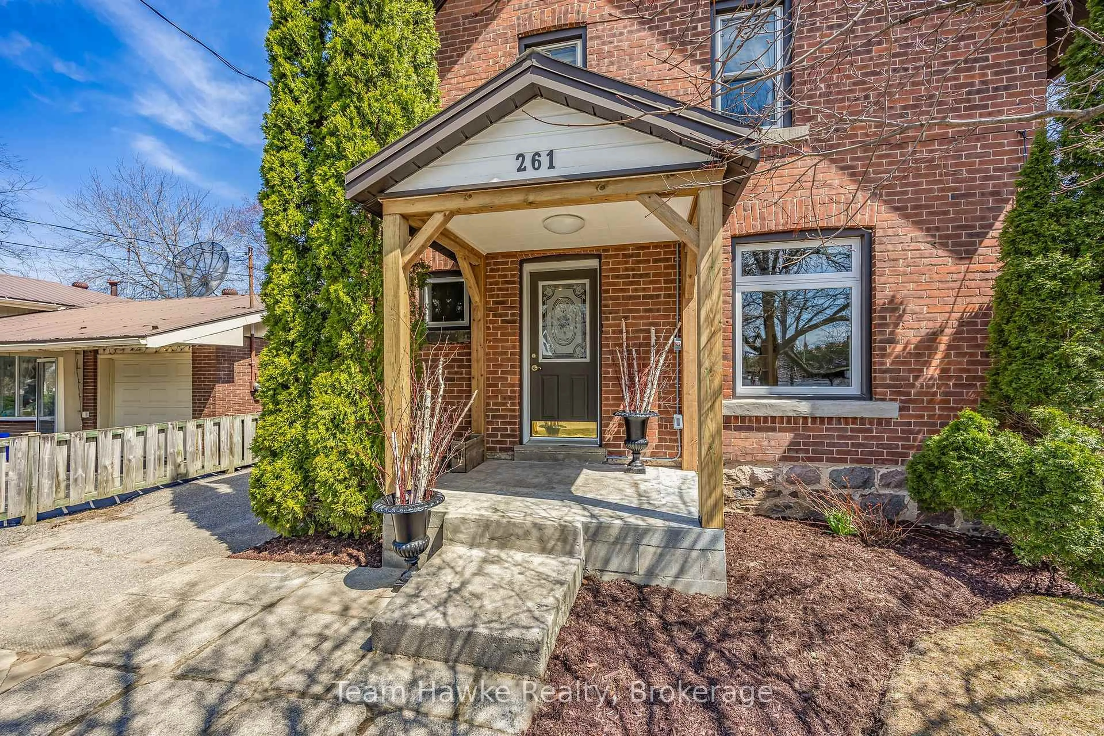 Home with brick exterior material, street for 261 Eighth St, Midland Ontario L4R 4B4