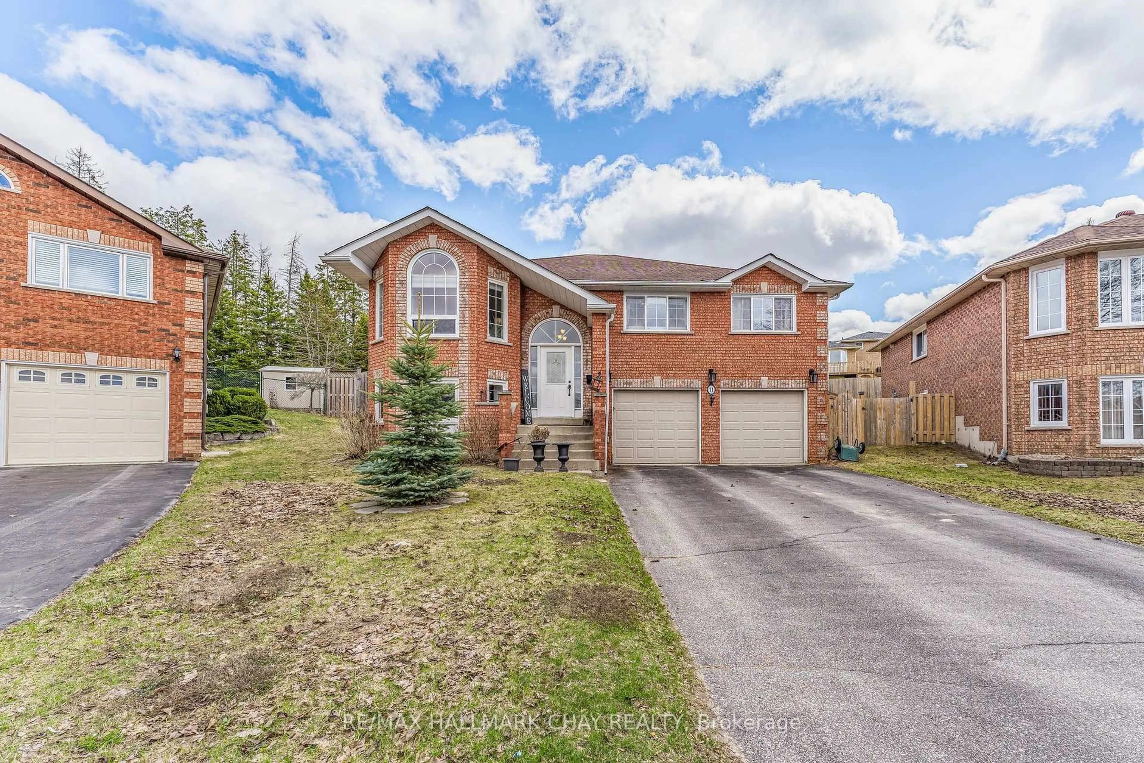 Home with brick exterior material, street for 11 Watson Crt, Orillia Ontario L3V 7S5