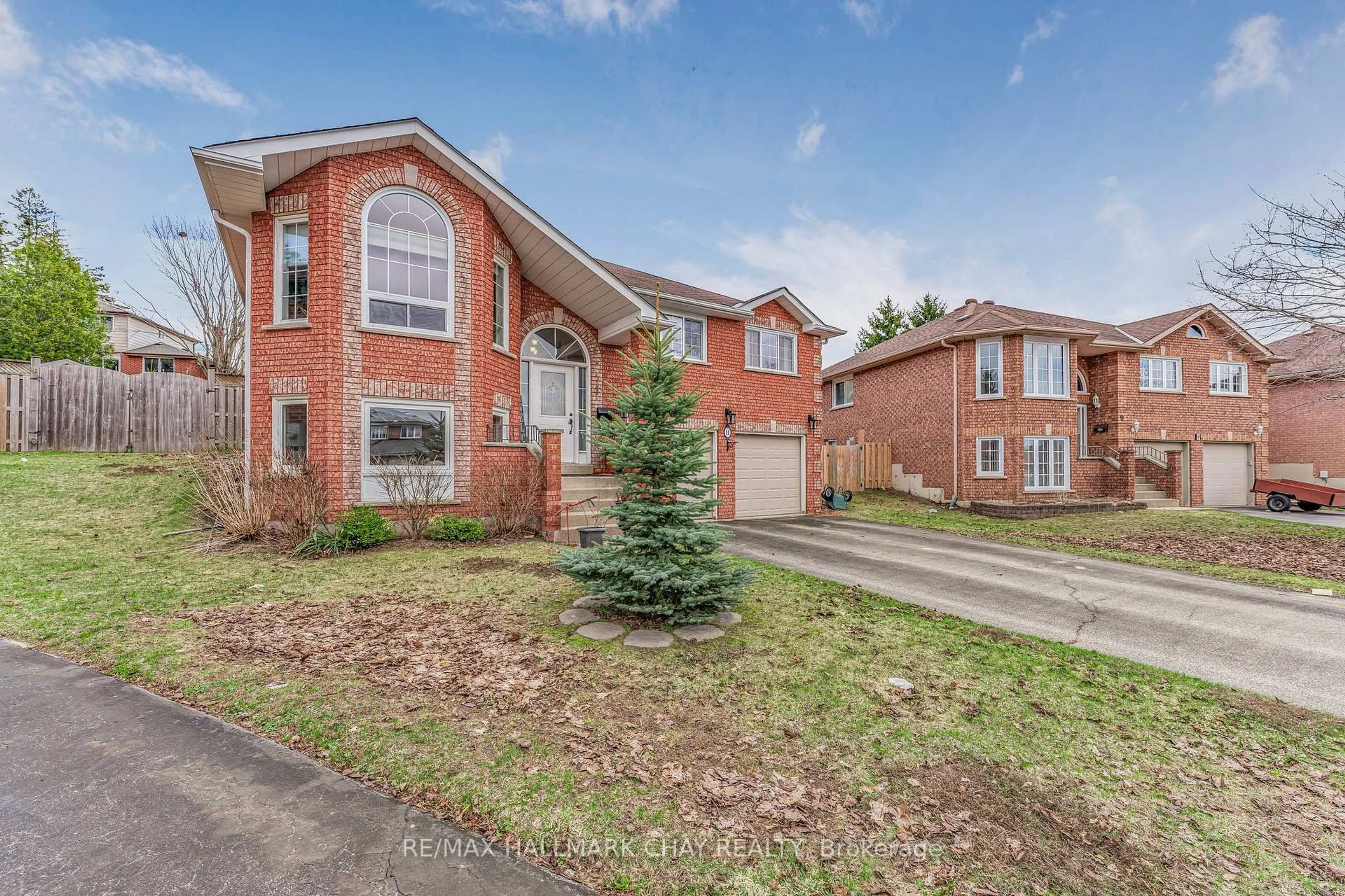 Home with brick exterior material, street for 11 Watson Crt, Orillia Ontario L3V 7S5