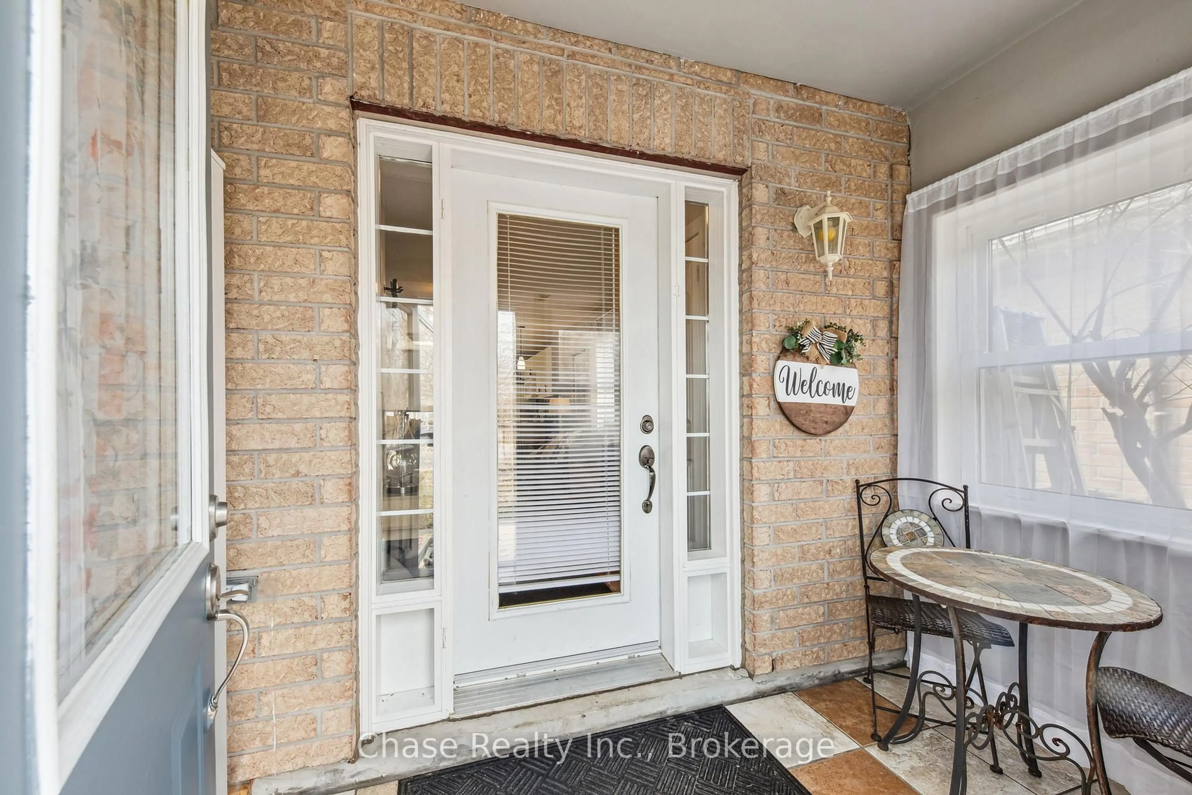 Indoor entryway for 239 Yonge St, Midland Ontario L4R 2B1