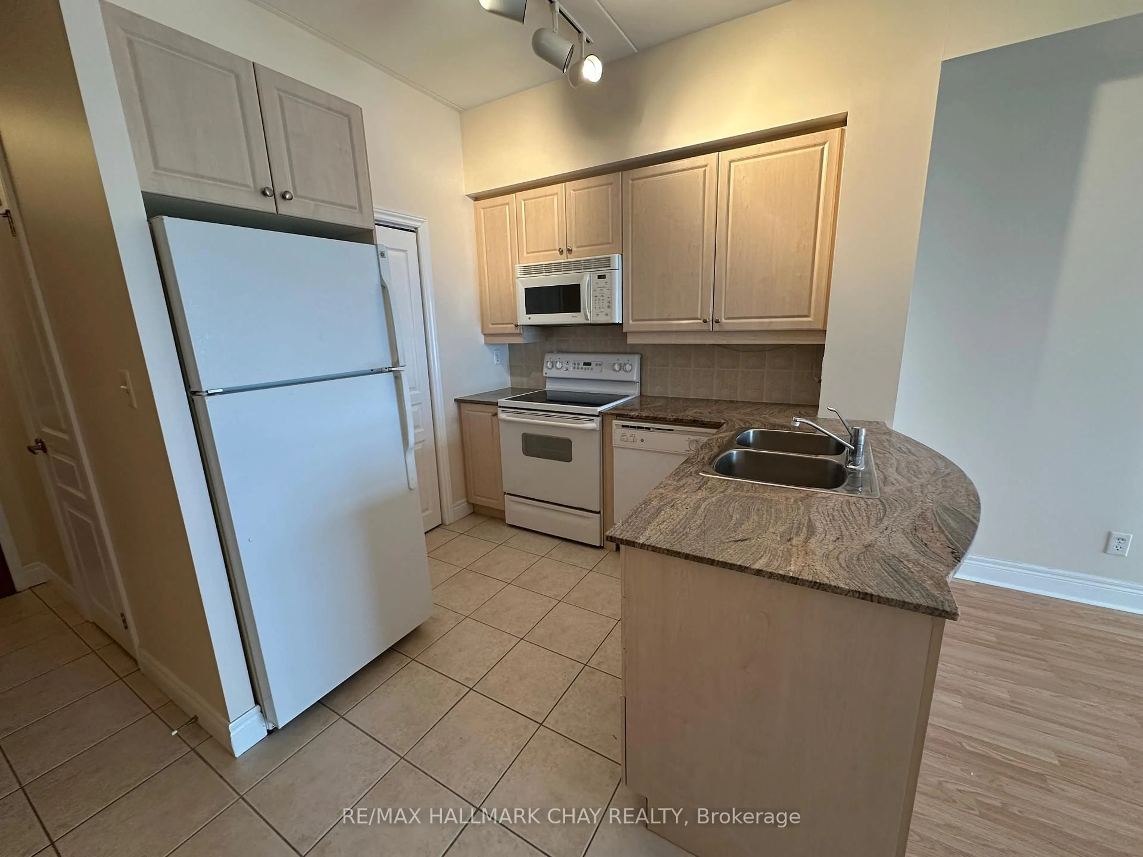 Standard kitchen, unknown for 280 Aberdeen Blvd #403-PH3, Midland Ontario L4R 5N4