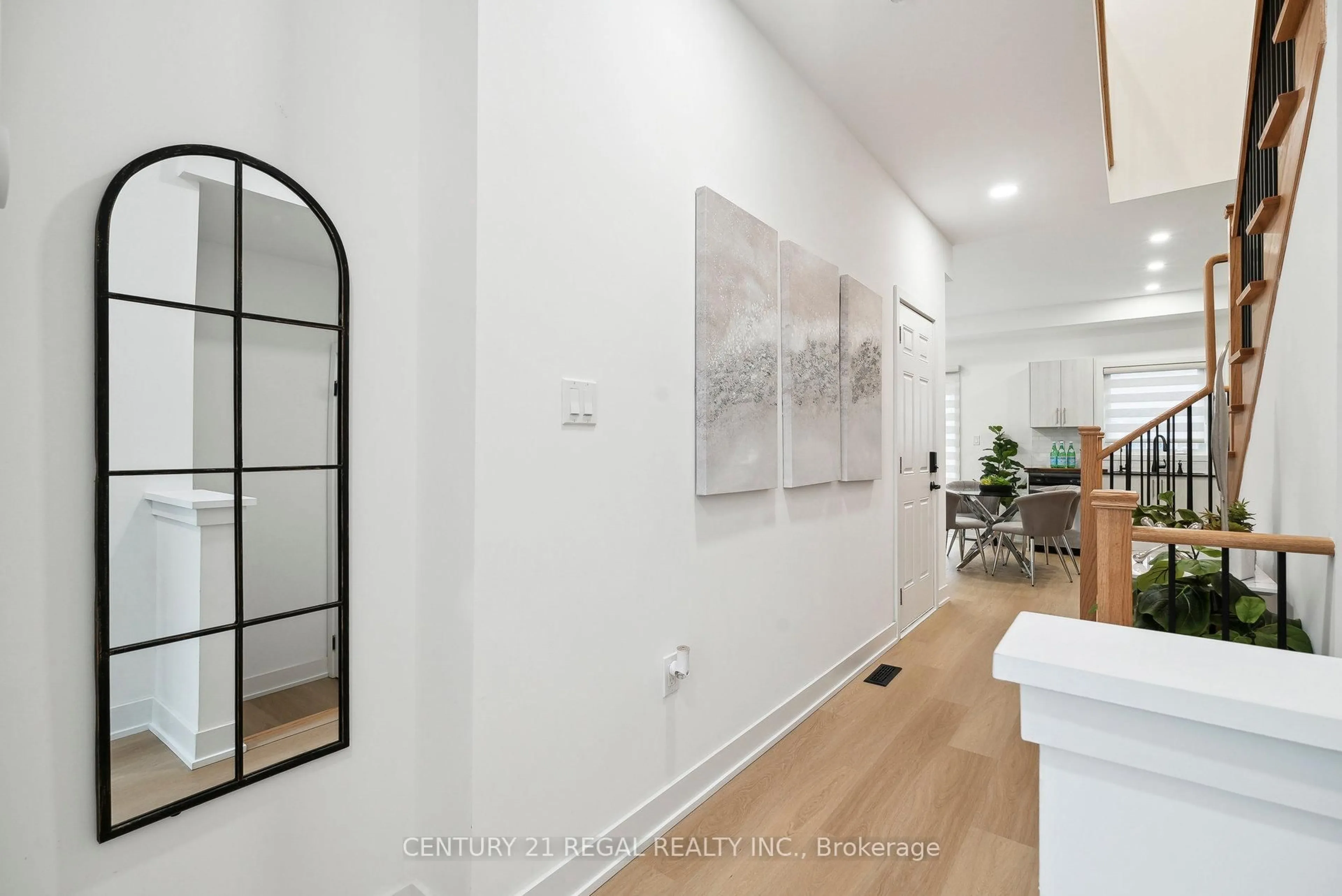 Indoor entryway for 24 Wheatfield Rd, Barrie Ontario L9J 0C2
