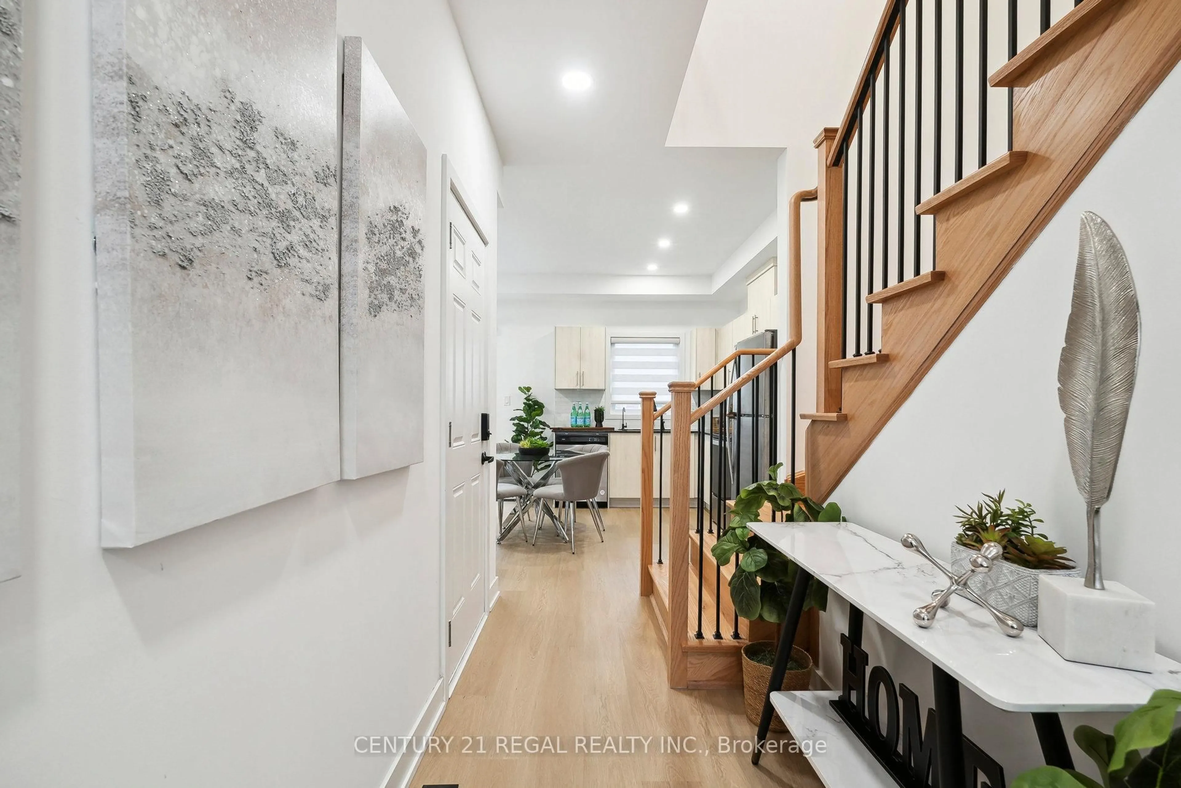 Indoor foyer for 24 Wheatfield Rd, Barrie Ontario L9J 0C2