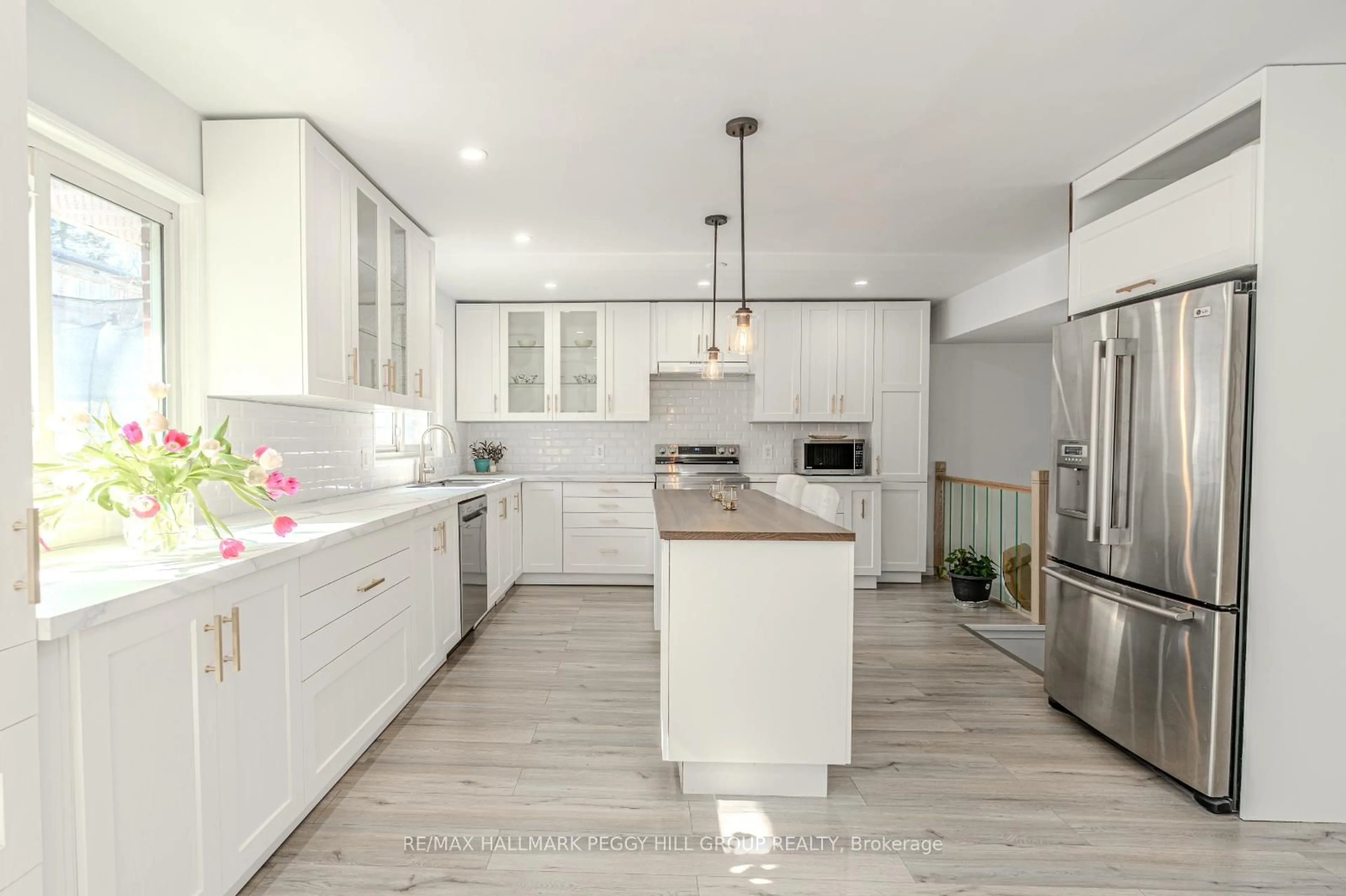 Open concept kitchen, unknown for 25 Marshall St, Barrie Ontario L4N 3S4
