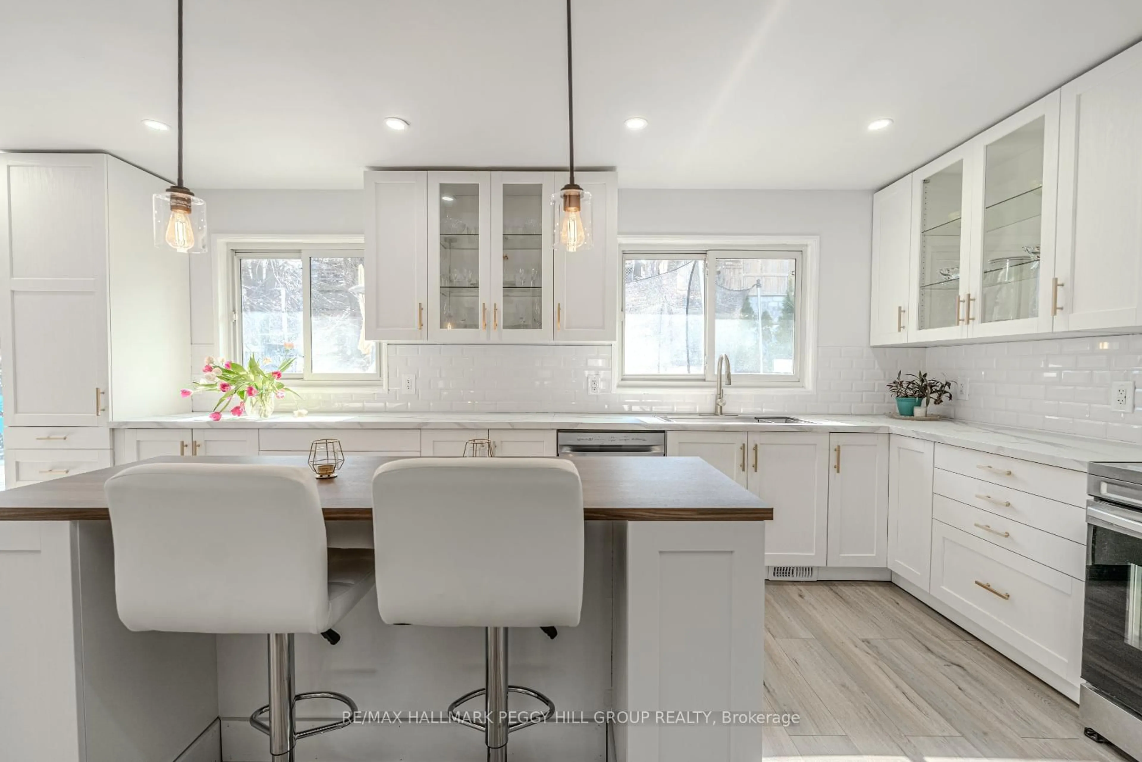 Open concept kitchen, ceramic/tile floor for 25 Marshall St, Barrie Ontario L4N 3S4