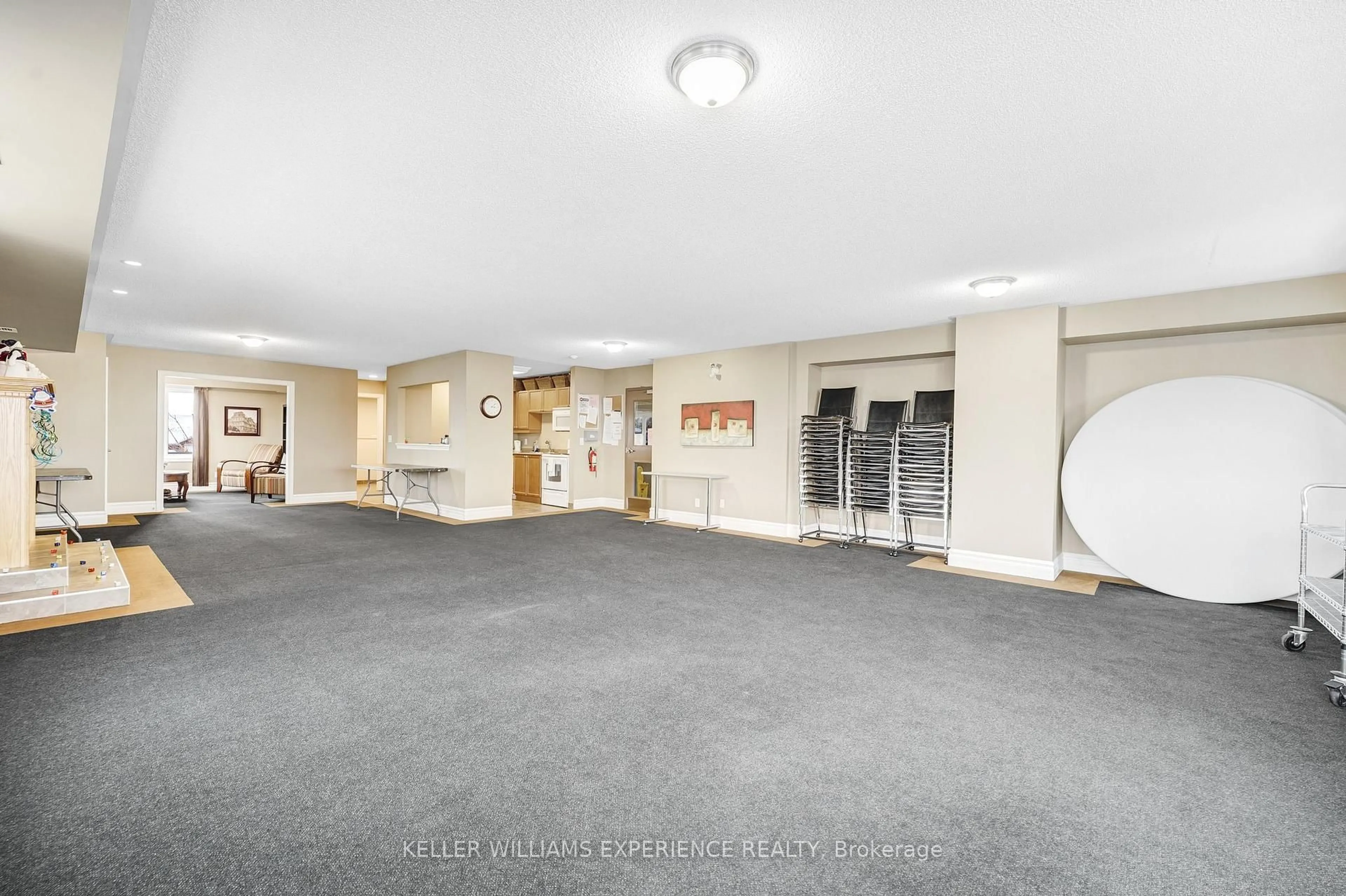 Indoor foyer for 500 Mapleview Dr #109, Barrie Ontario L4N 6C3