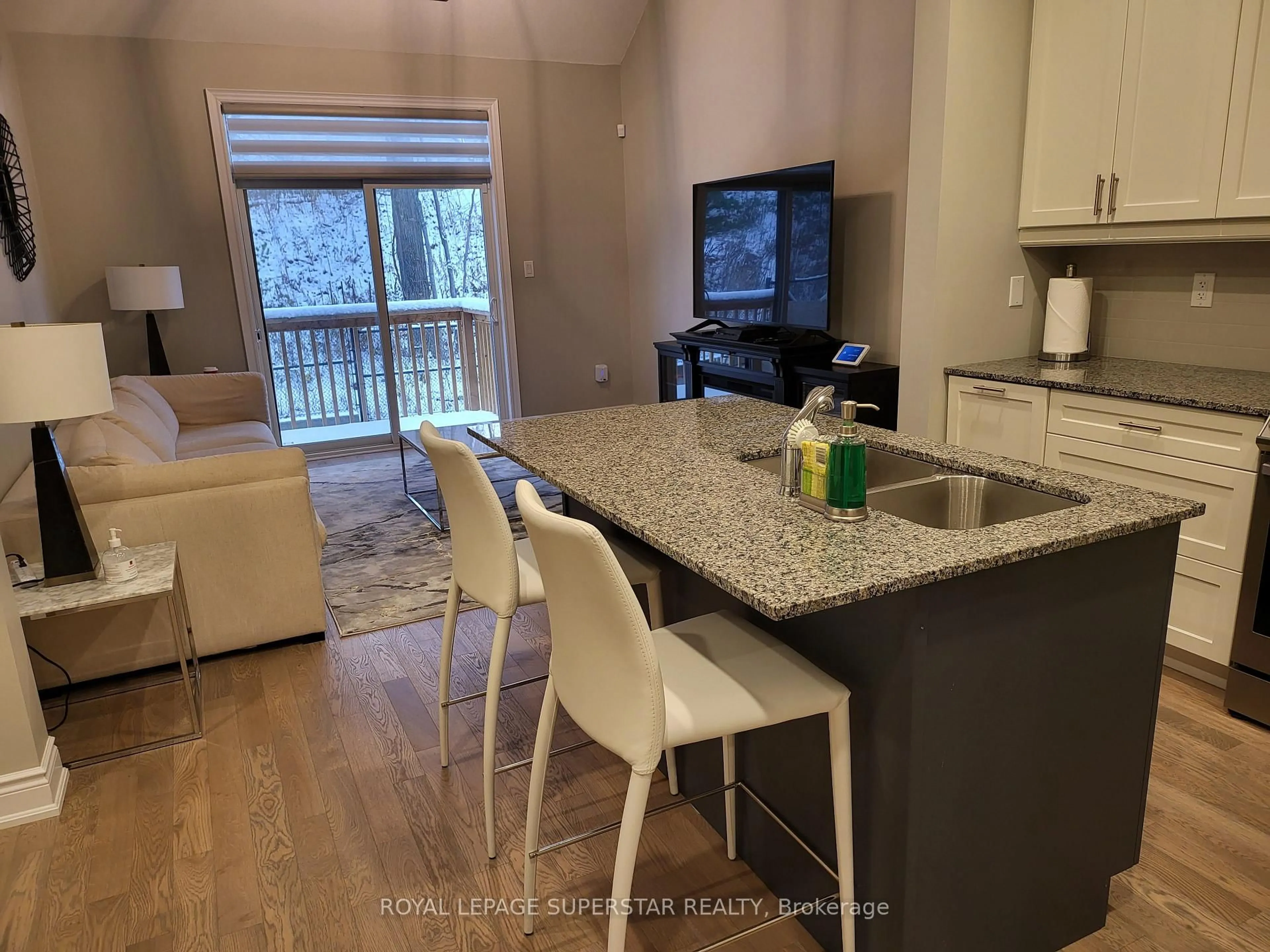 Open concept kitchen, wood/laminate floor for 13 Eberhardt Dr, Wasaga Beach Ontario L9Z 0K6