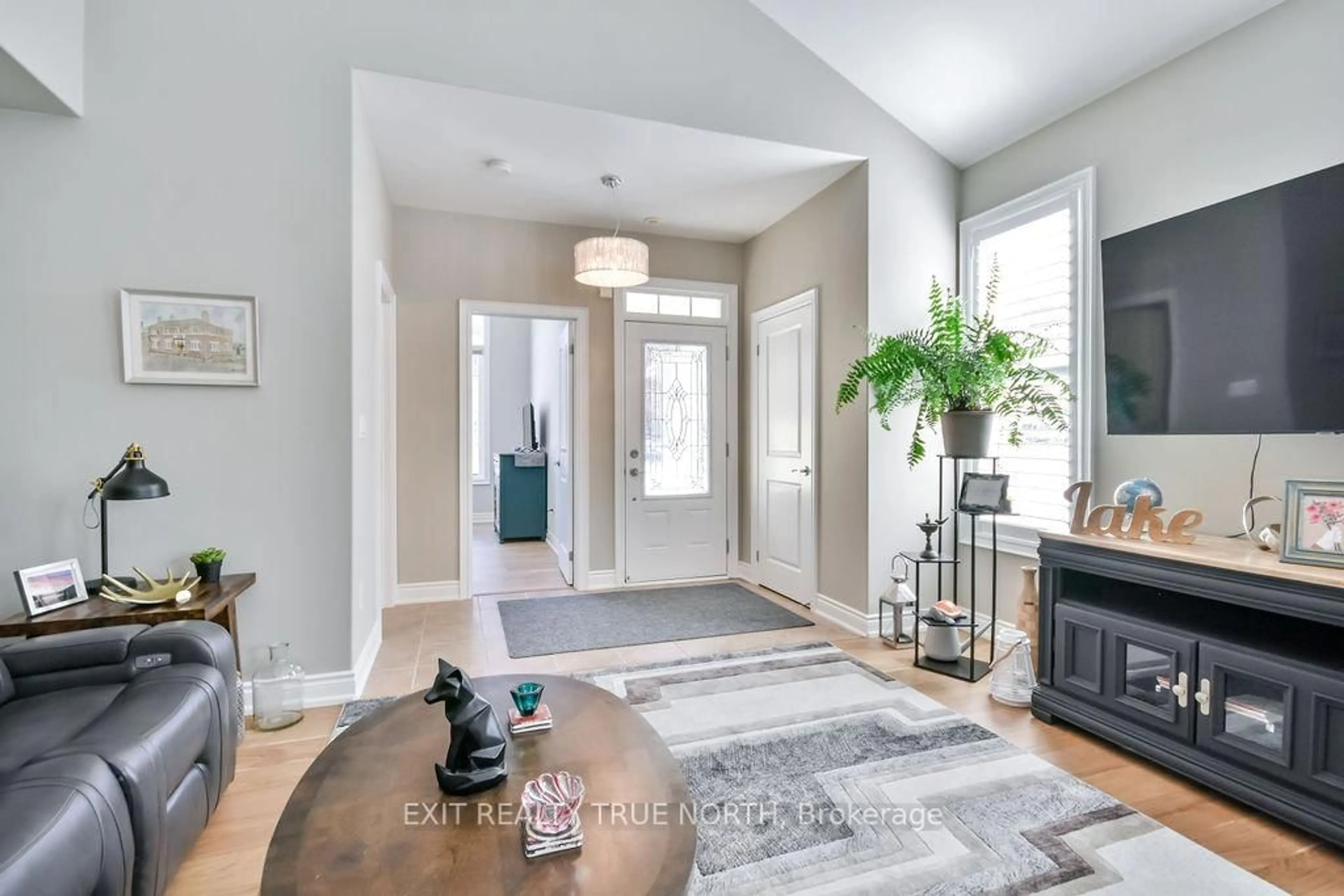 Indoor entryway for 59 Wally Dr, Wasaga Beach Ontario L9Z 0G5