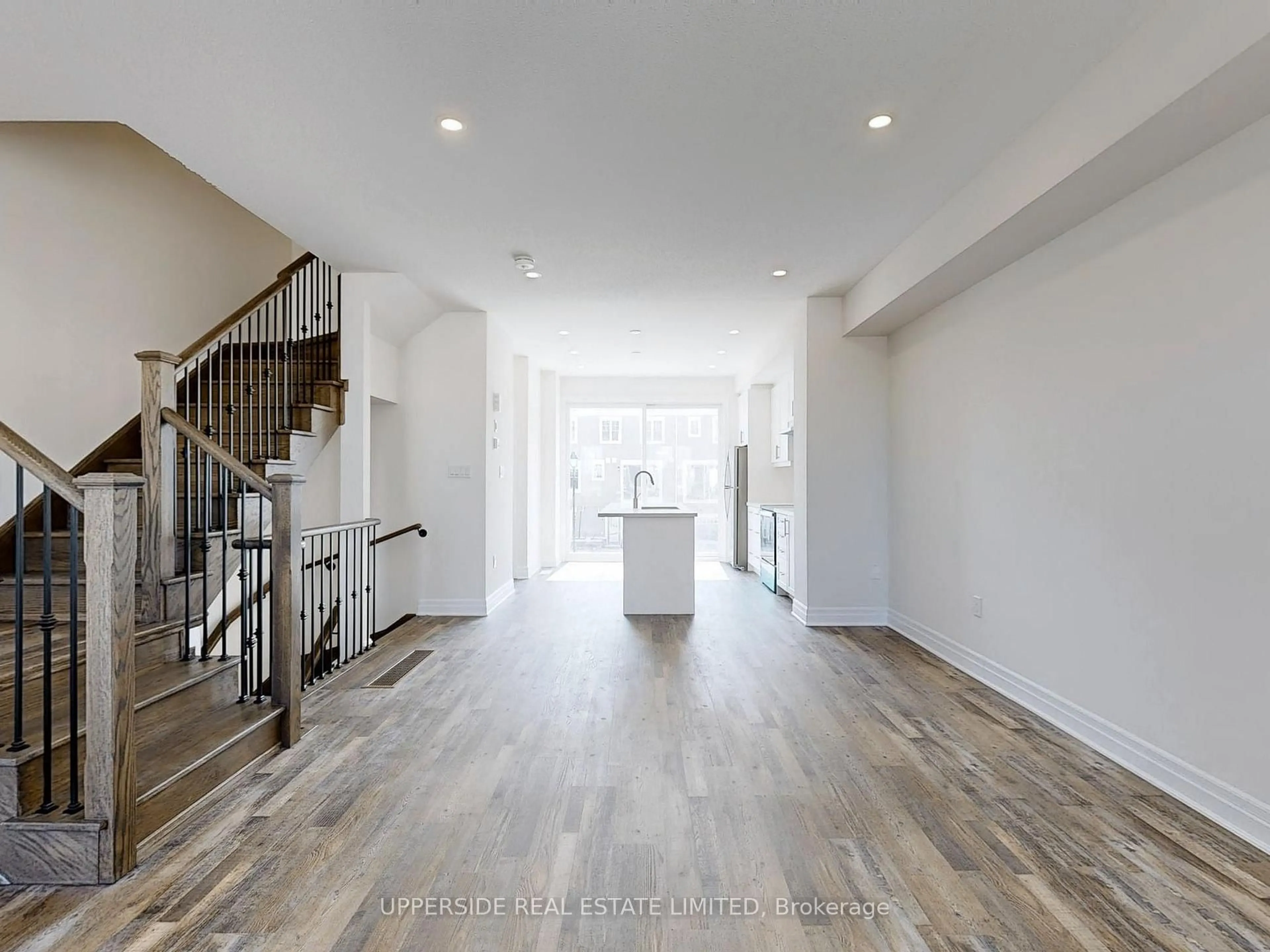 Indoor entryway for 105 Surf Dr, Wasaga Beach Ontario L9Z 0G3