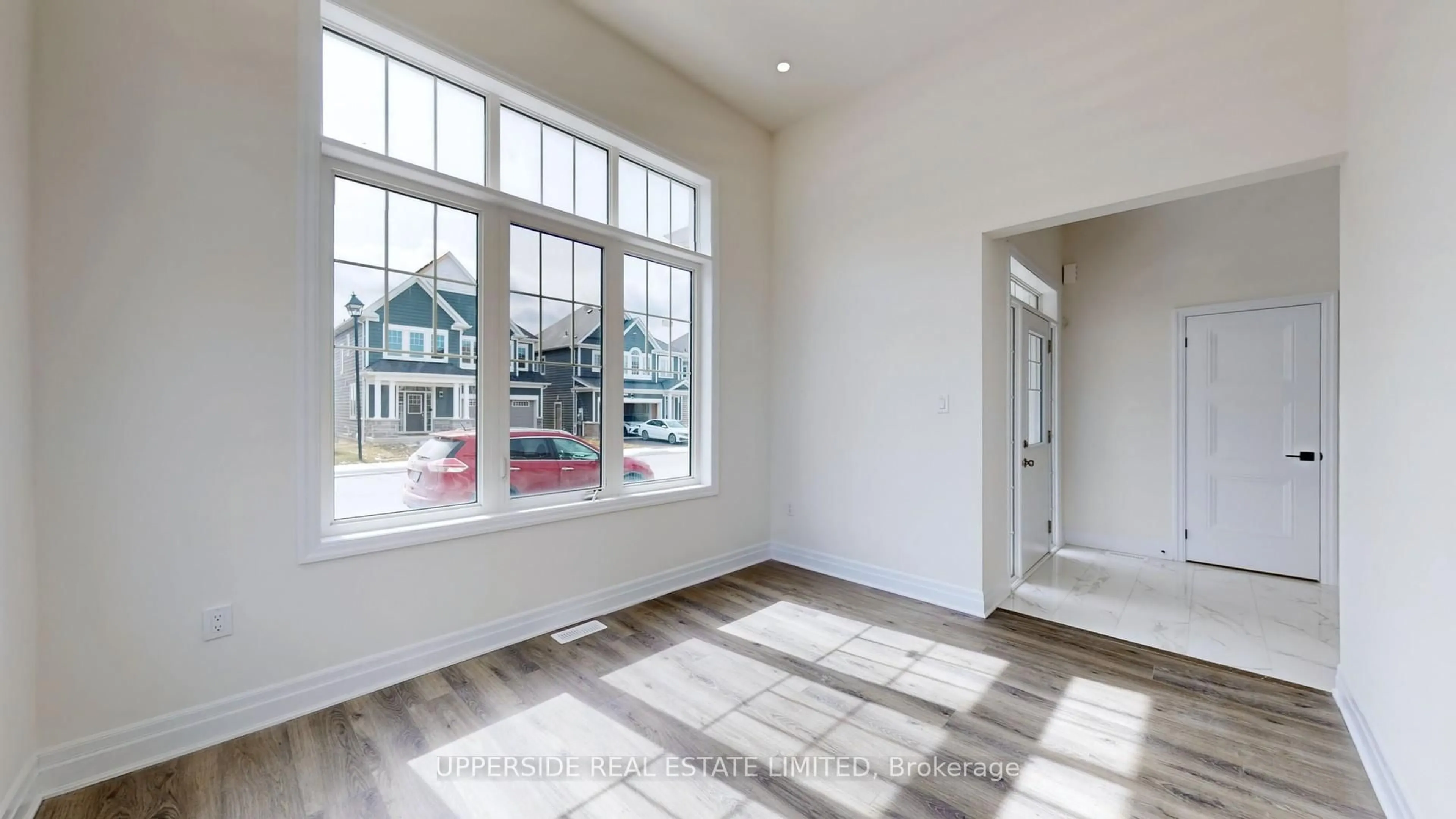 Indoor entryway for 15 Shapira Ave, Wasaga Beach Ontario L9Z 0K2