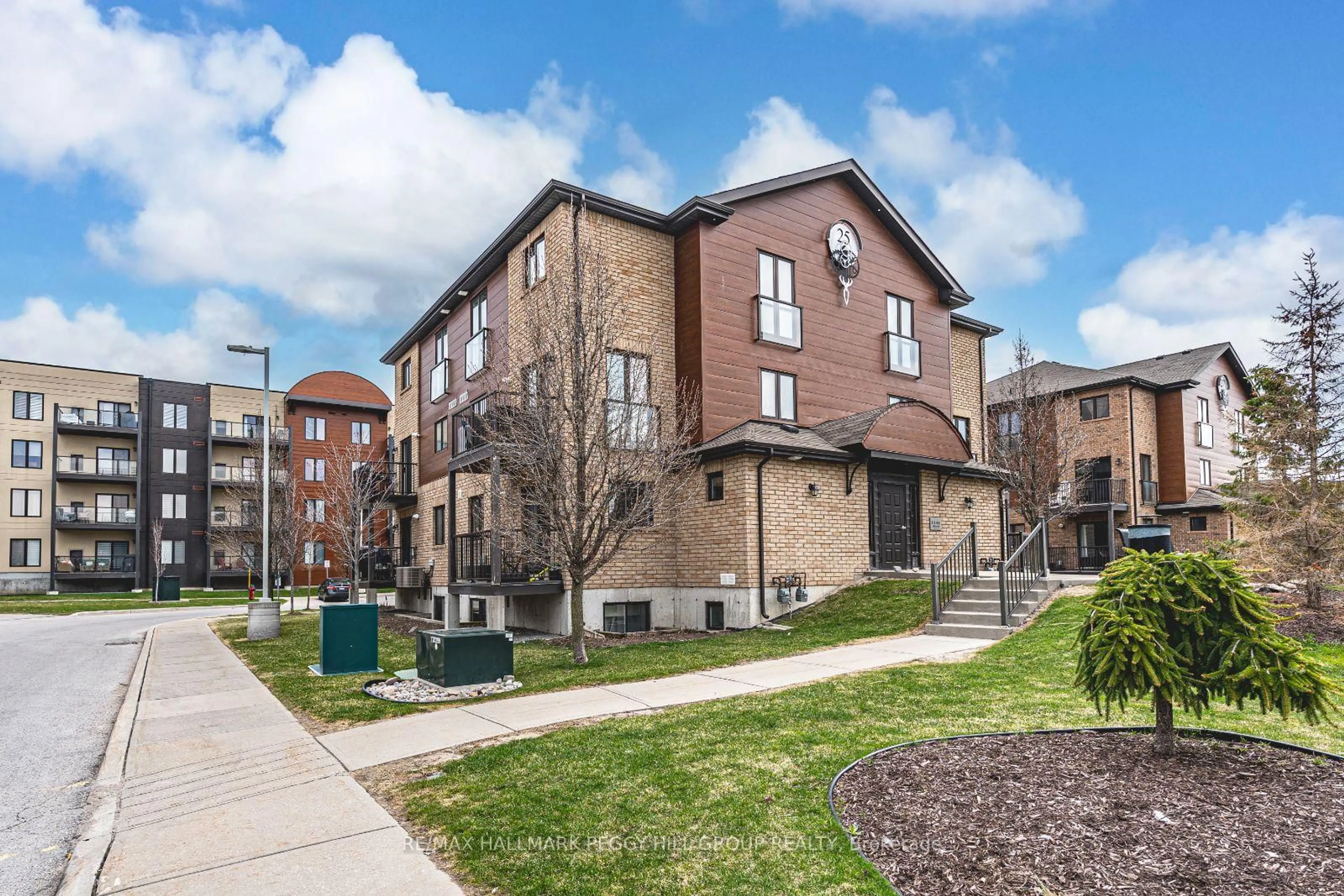 Patio, street for 25 Madelaine Dr #7, Barrie Ontario L9J 0G8