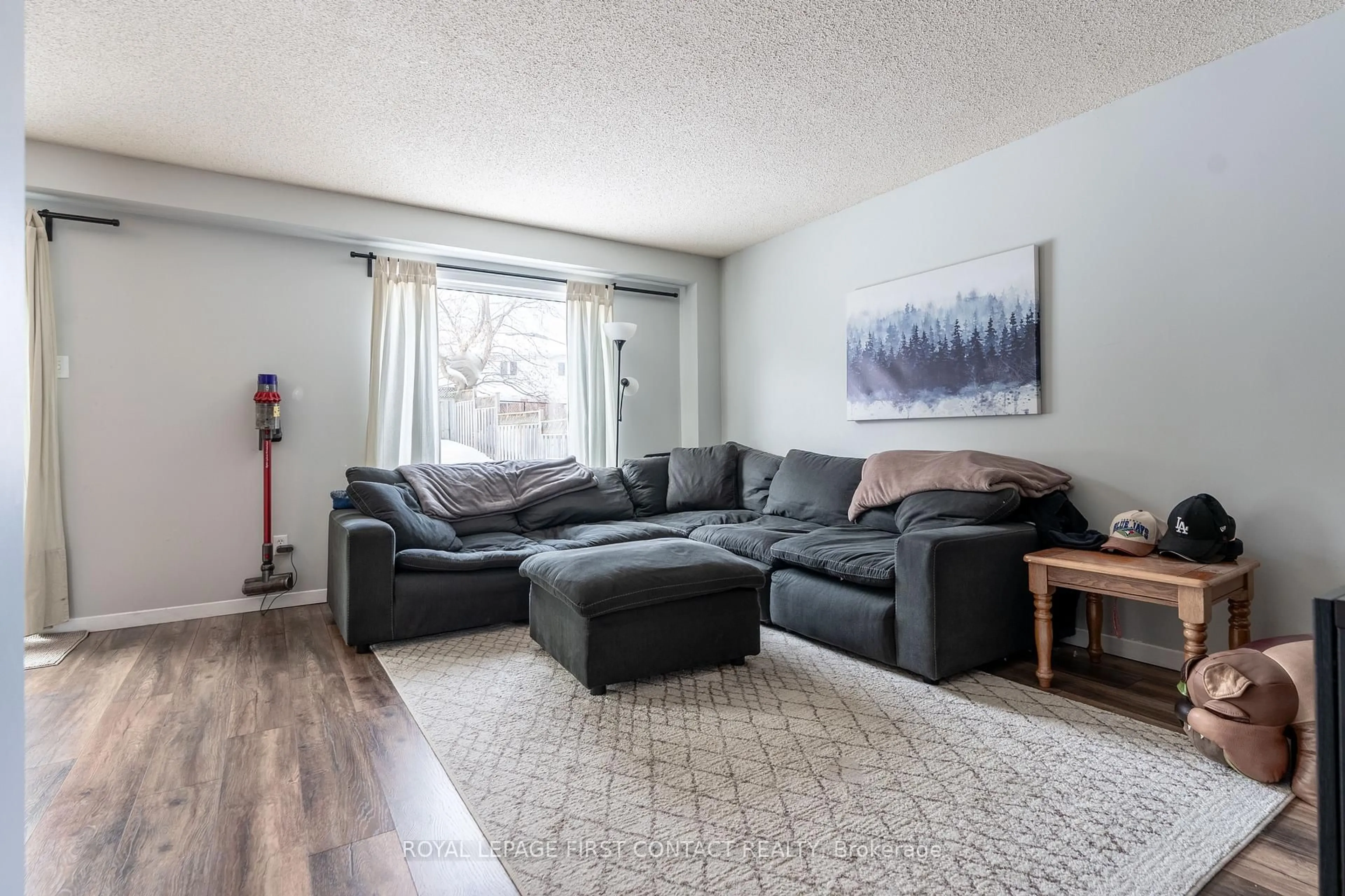 Living room with furniture, unknown for 272 Dodson Rd, Barrie Ontario L4N 7R5