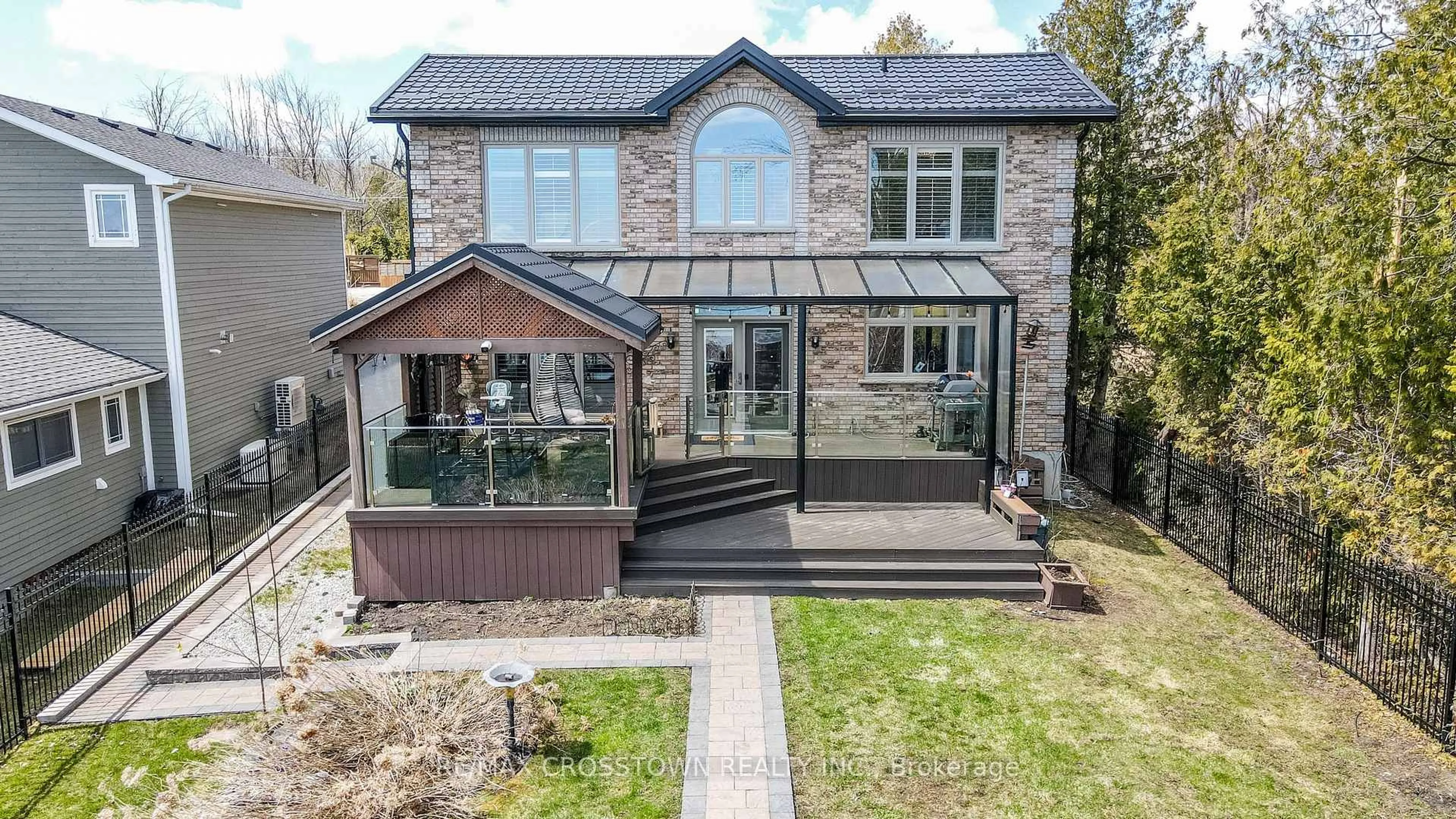 Home with brick exterior material, building for 15 Palm Beach Rd, Oro-Medonte Ontario L0L 1T0