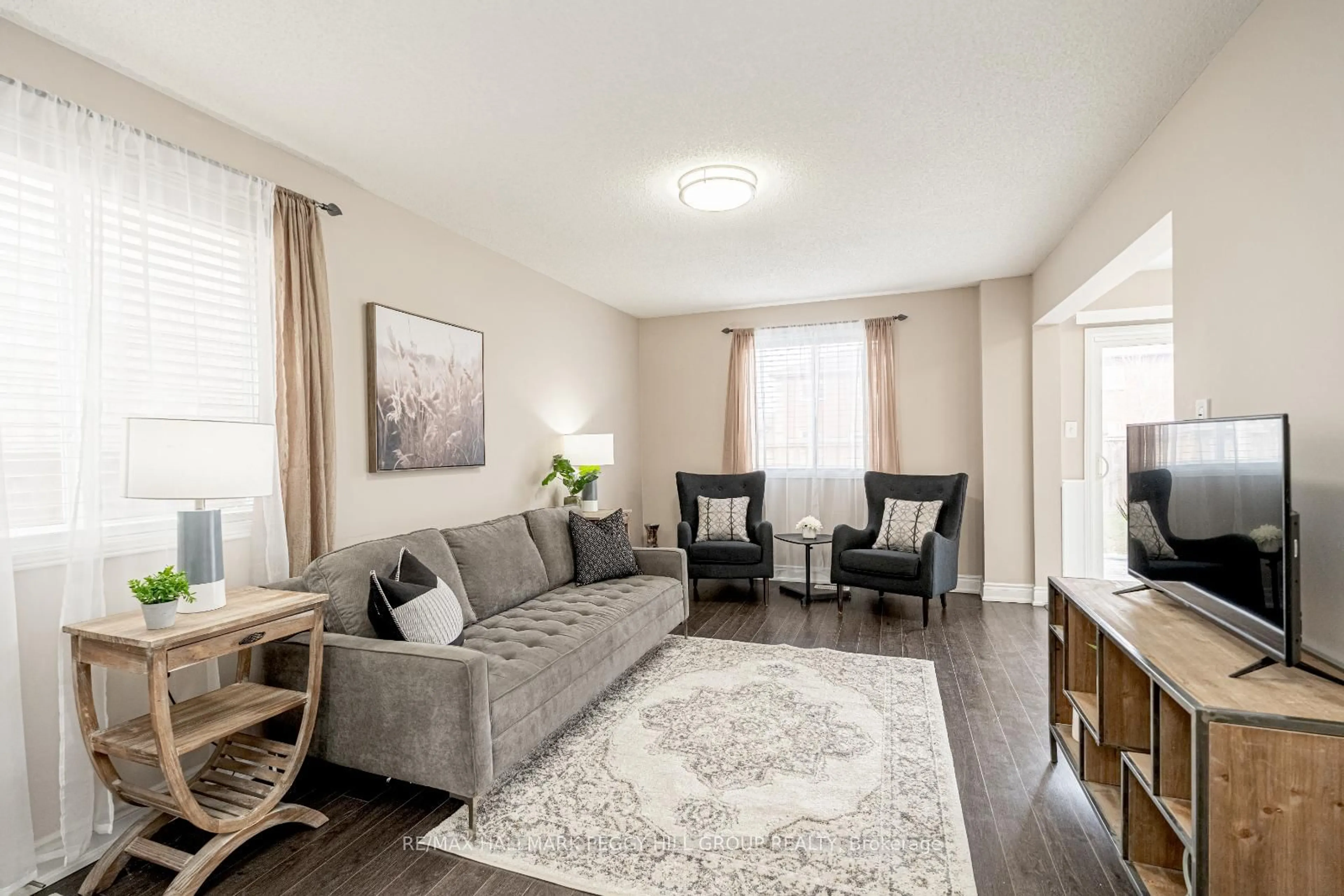 Living room with furniture, unknown for 24 Coronation Pkwy, Barrie Ontario L4M 7J8