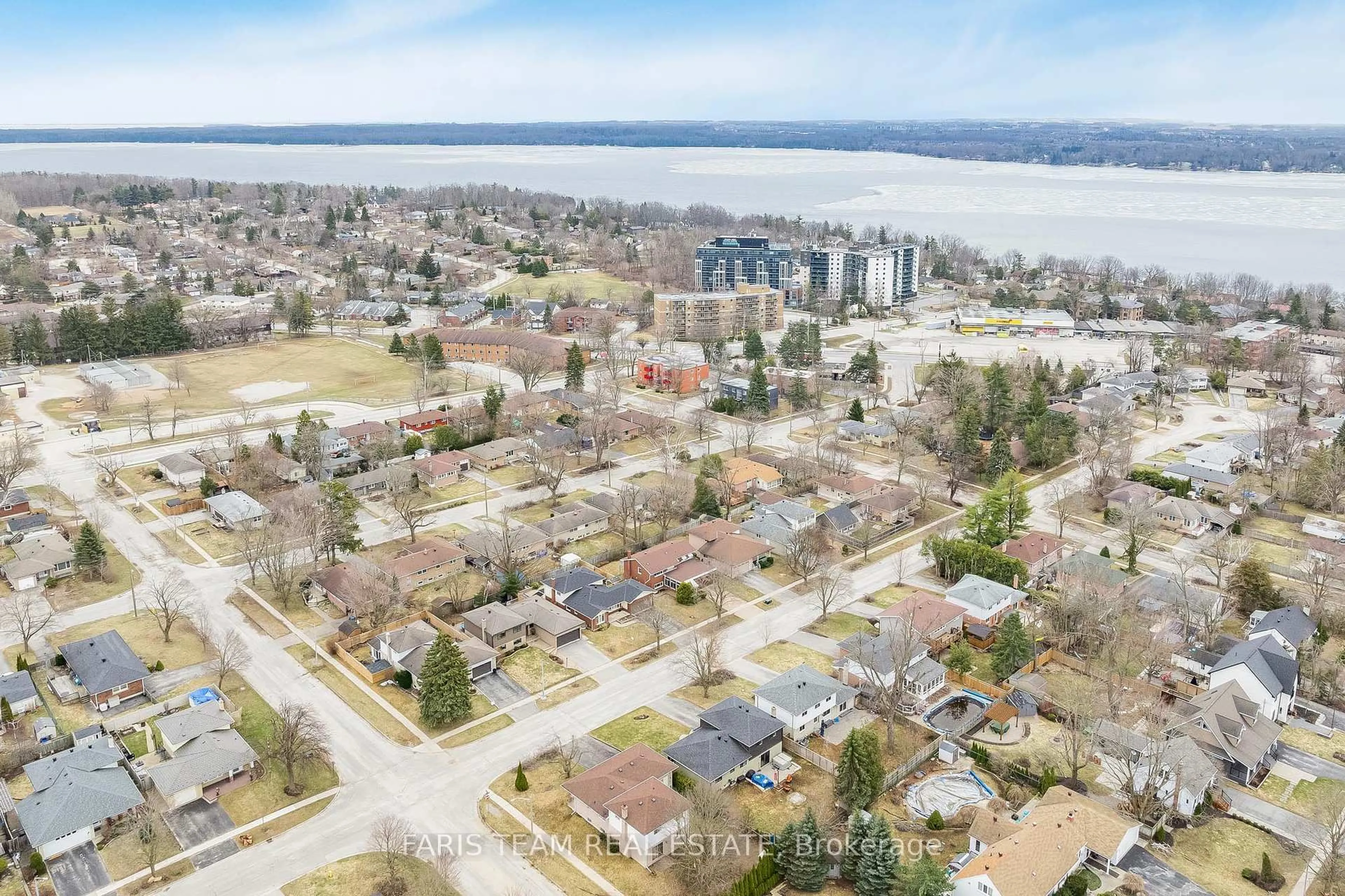 A pic from outside/outdoor area/front of a property/back of a property/a pic from drone, water/lake/river/ocean view for 37 Varden Ave, Barrie Ontario L4M 4P2