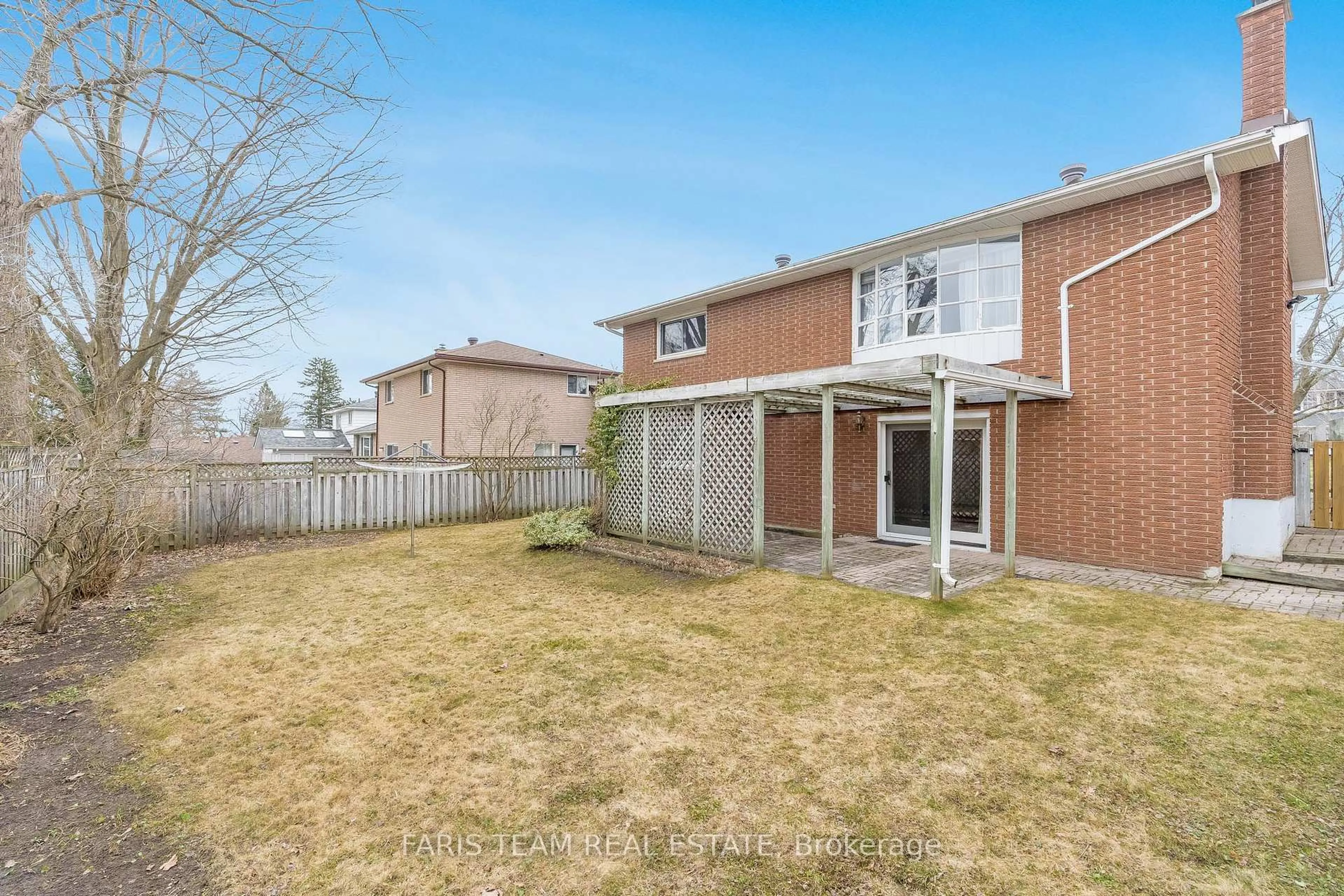 Patio, street for 37 Varden Ave, Barrie Ontario L4M 4P2