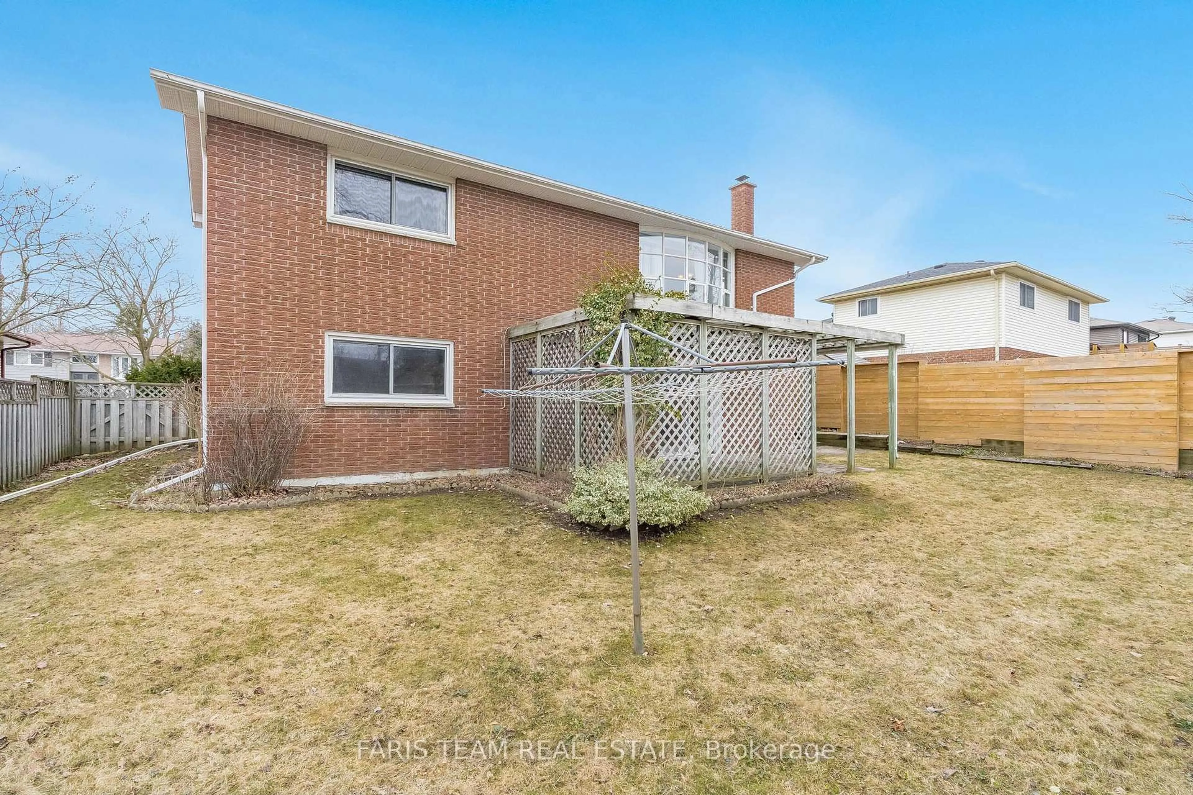 Unknown for 37 Varden Ave, Barrie Ontario L4M 4P2