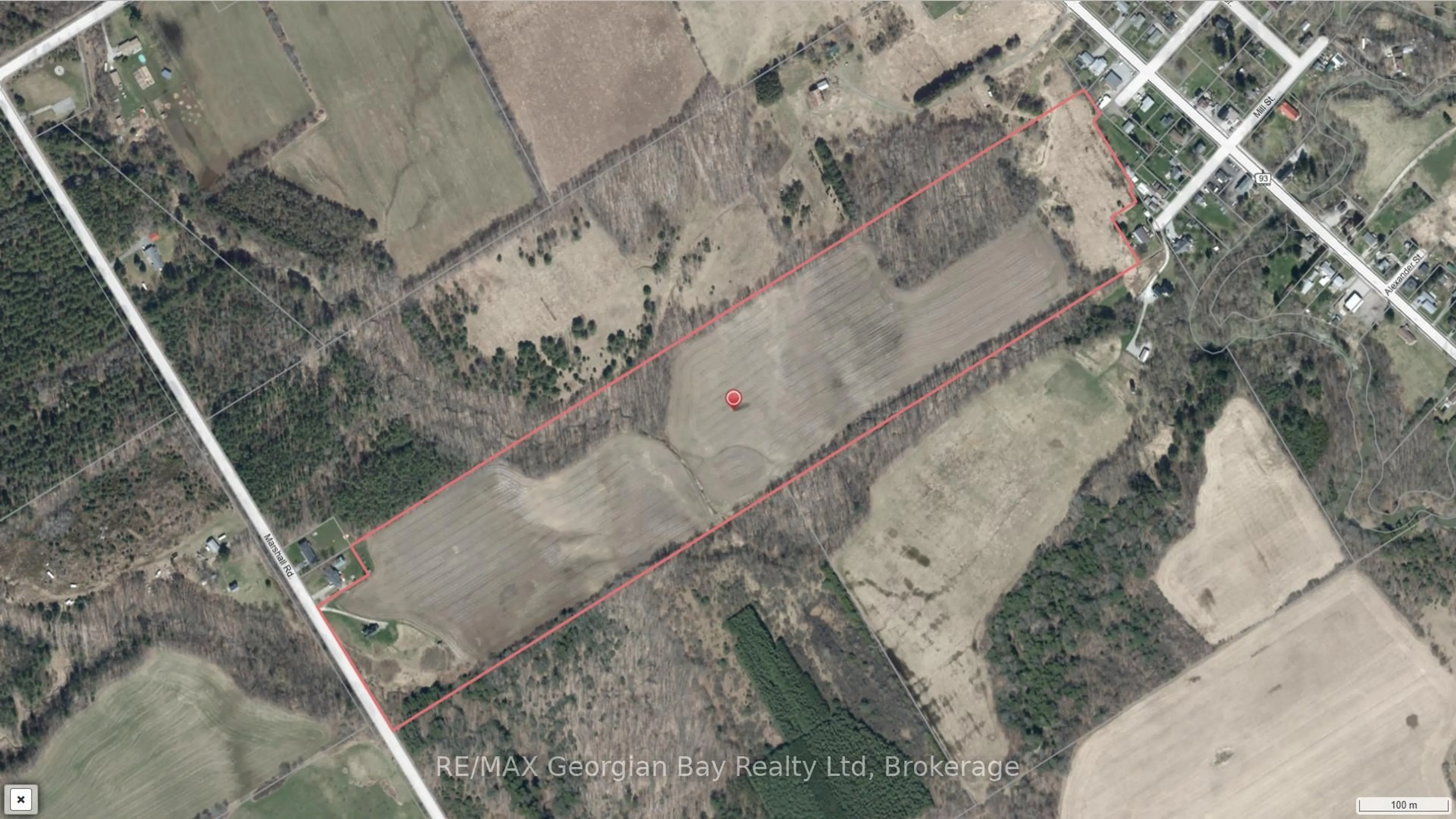 A pic from outside/outdoor area/front of a property/back of a property/a pic from drone, building for 579 Marshall Rd, Tiny Ontario L4R 0E3