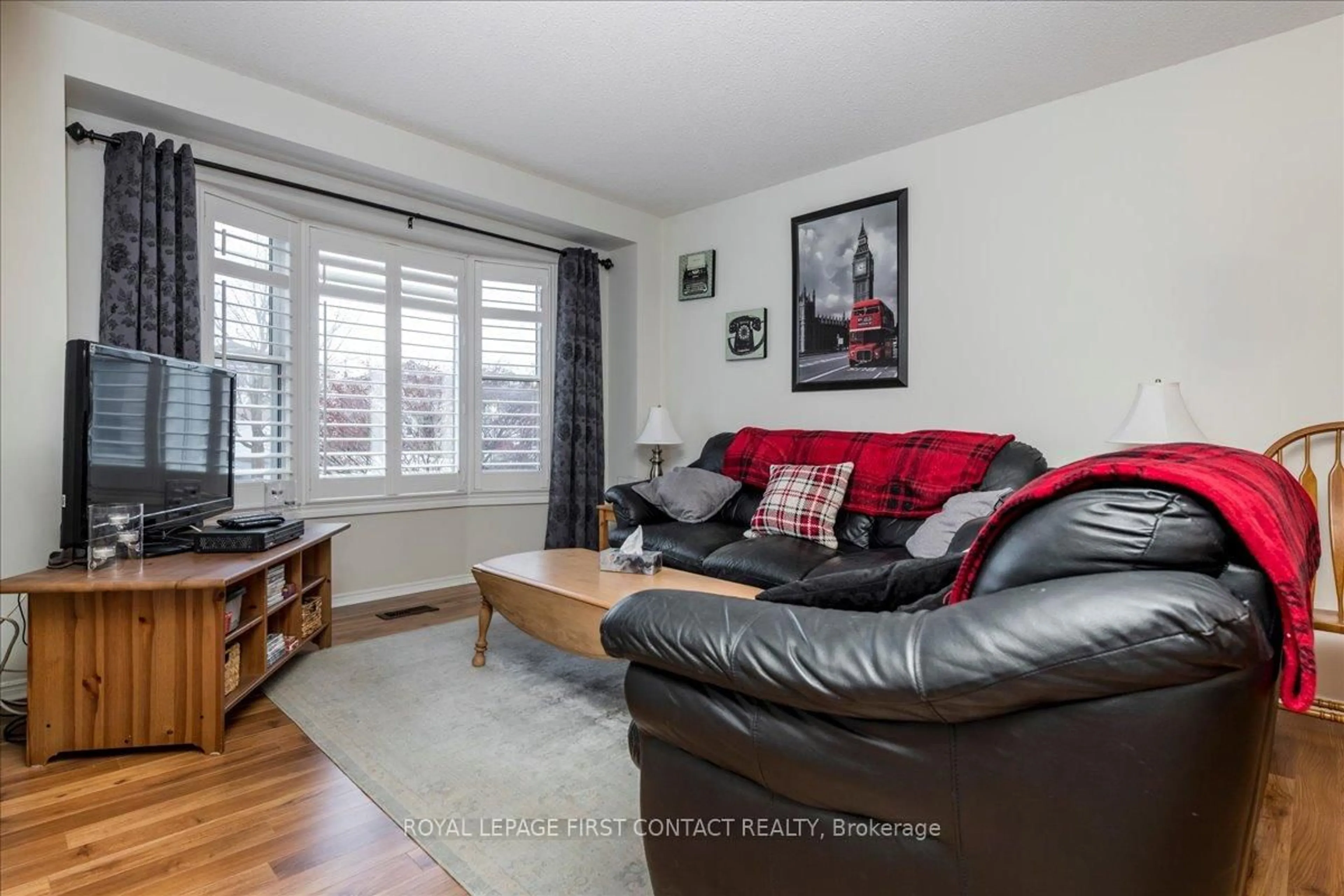Living room with furniture, wood/laminate floor for 35 Blair Cres, Barrie Ontario L4M 5Y7