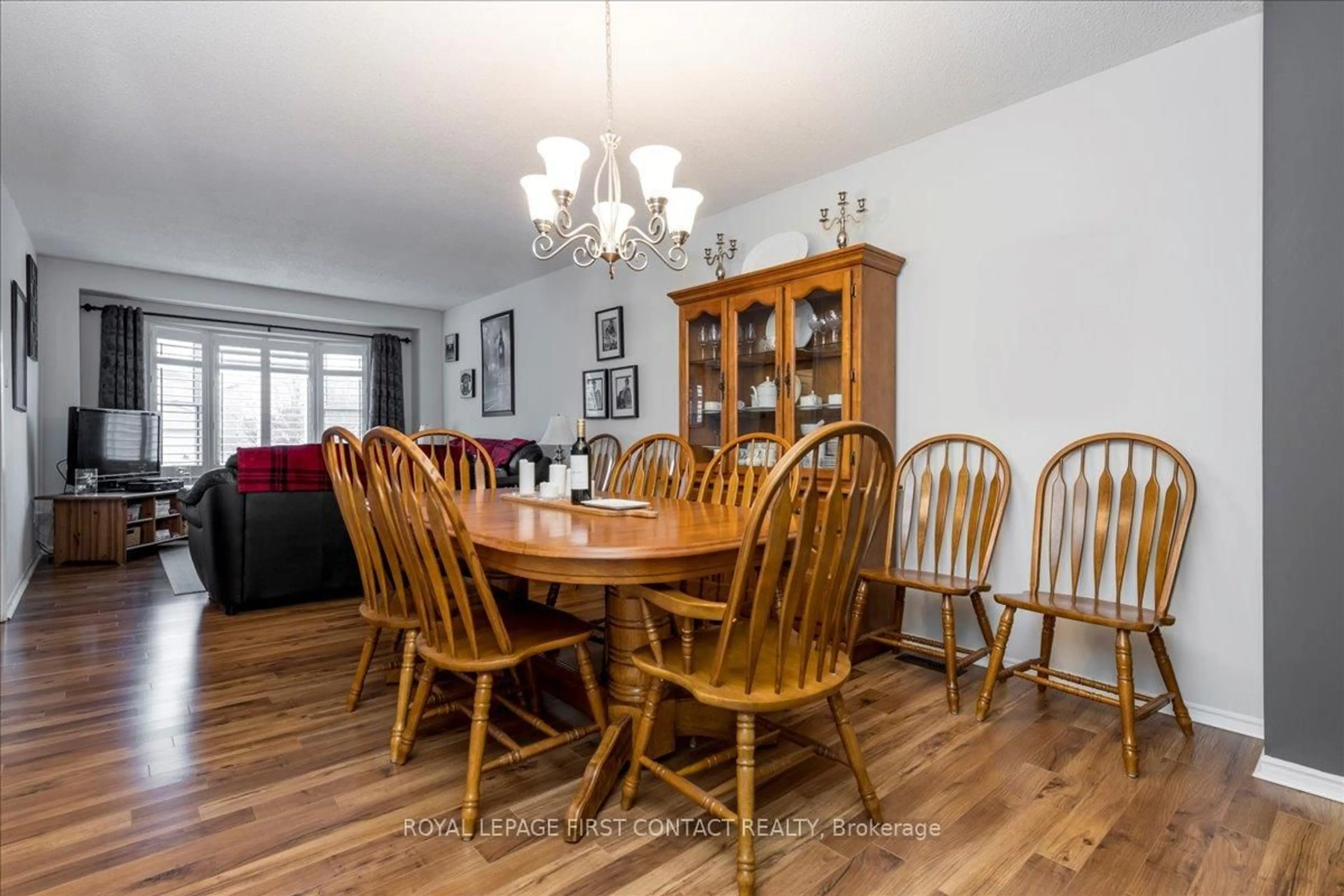 Dining room, wood/laminate floor for 35 Blair Cres, Barrie Ontario L4M 5Y7