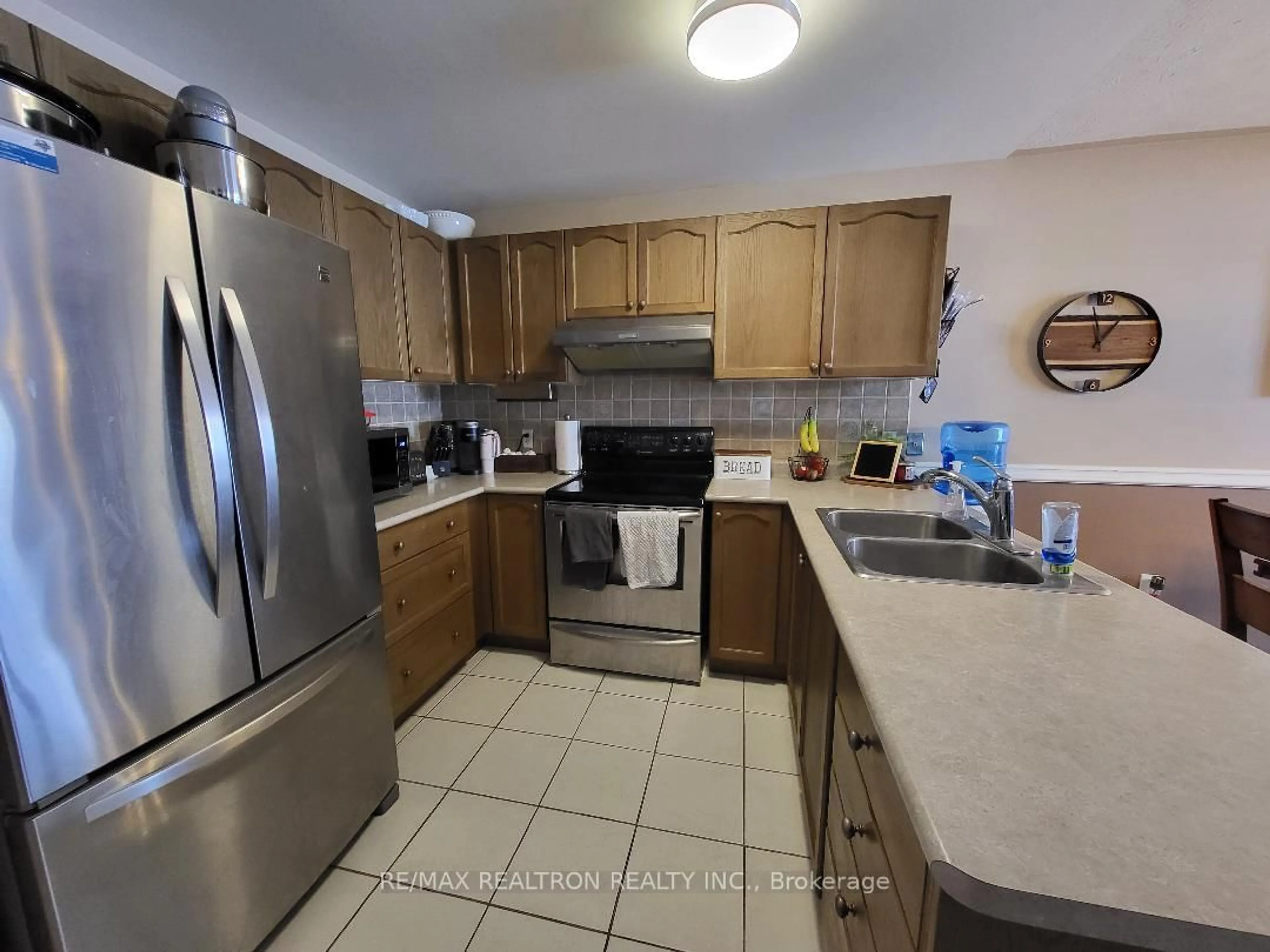 Standard kitchen, ceramic/tile floor for 36 Julia Cres, Orillia Ontario L3V 7Z1