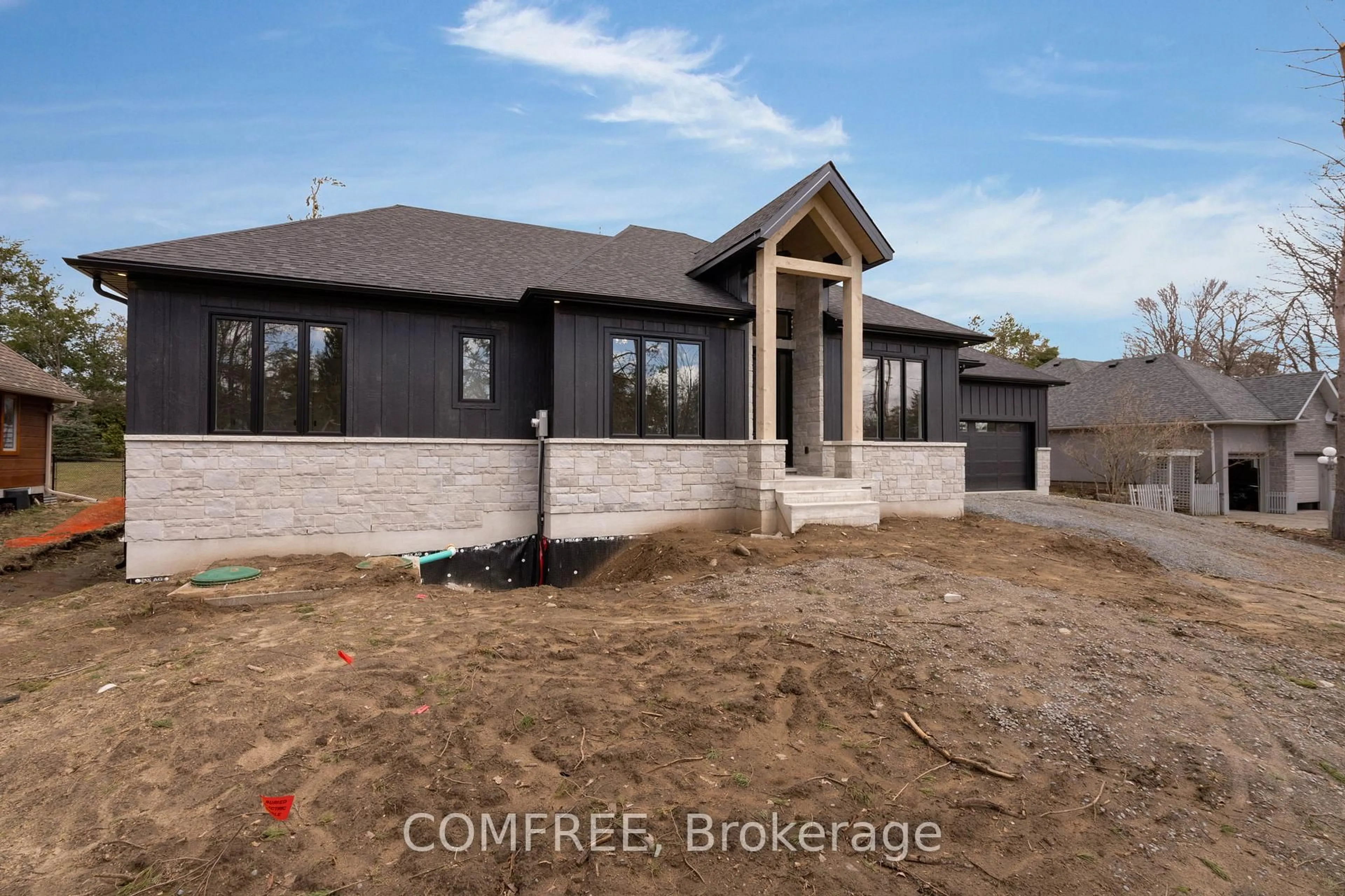 Home with brick exterior material, building for 32 Alpine Way, Oro-Medonte Ontario L0L 2L0