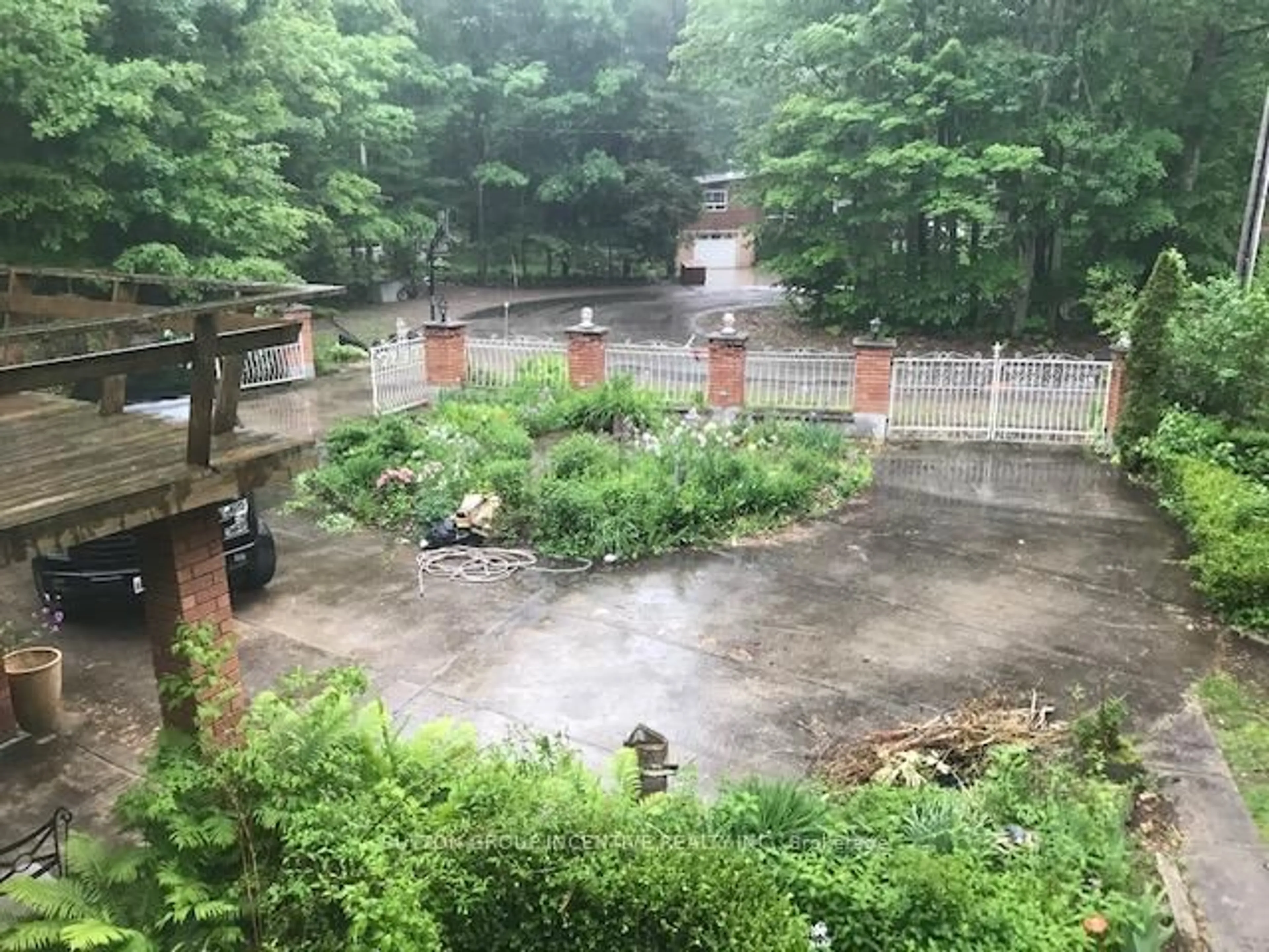 A pic from outside/outdoor area/front of a property/back of a property/a pic from drone, unknown for 10 Celestine Crt, Tiny Ontario L9M 0H3