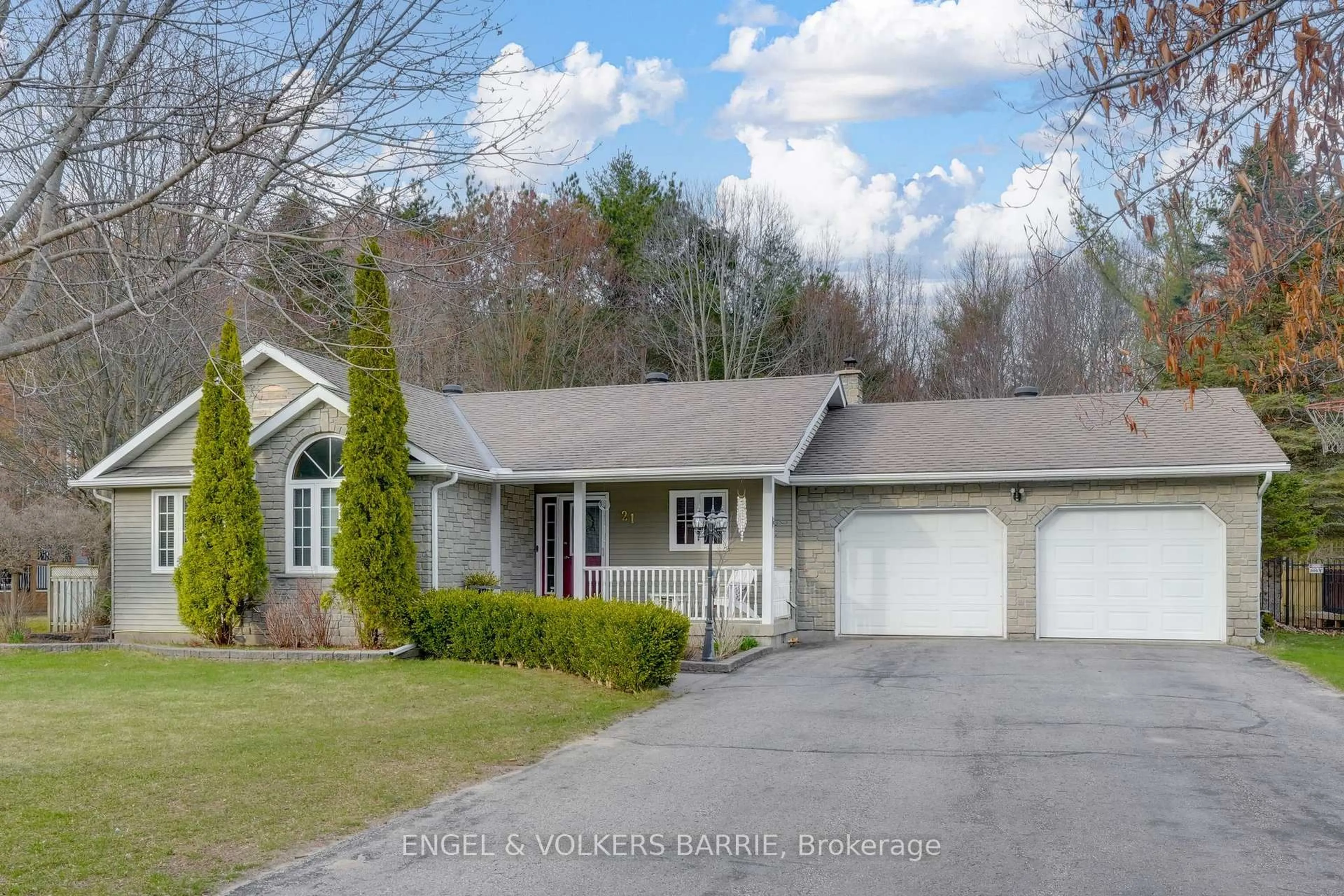 Home with vinyl exterior material, street for 21 Maryjane Rd, Tiny Ontario L0L 2T0